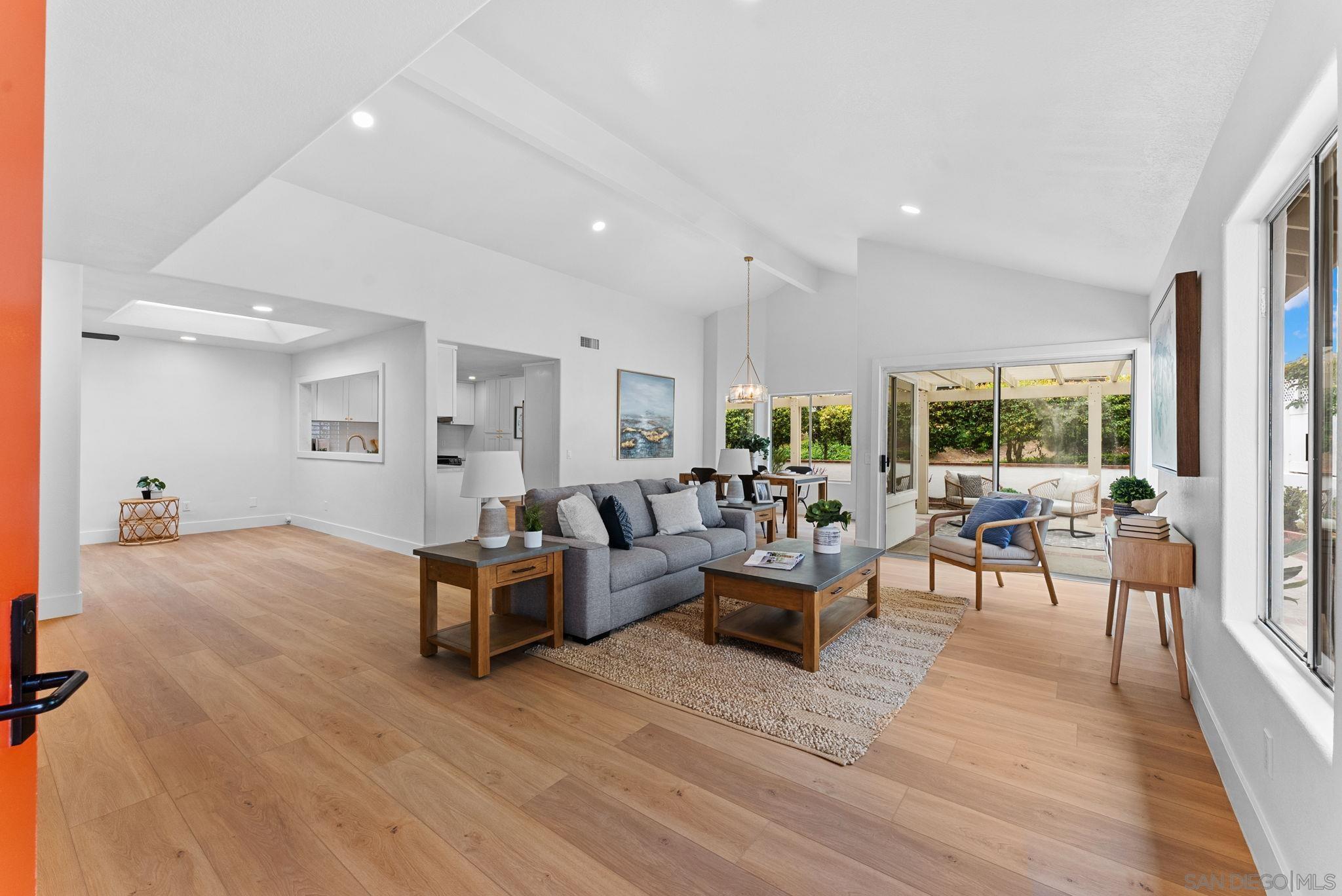 Detail Gallery Image 9 of 29 For 4695  Adra Way, Oceanside,  CA 92056 - 3 Beds | 2 Baths