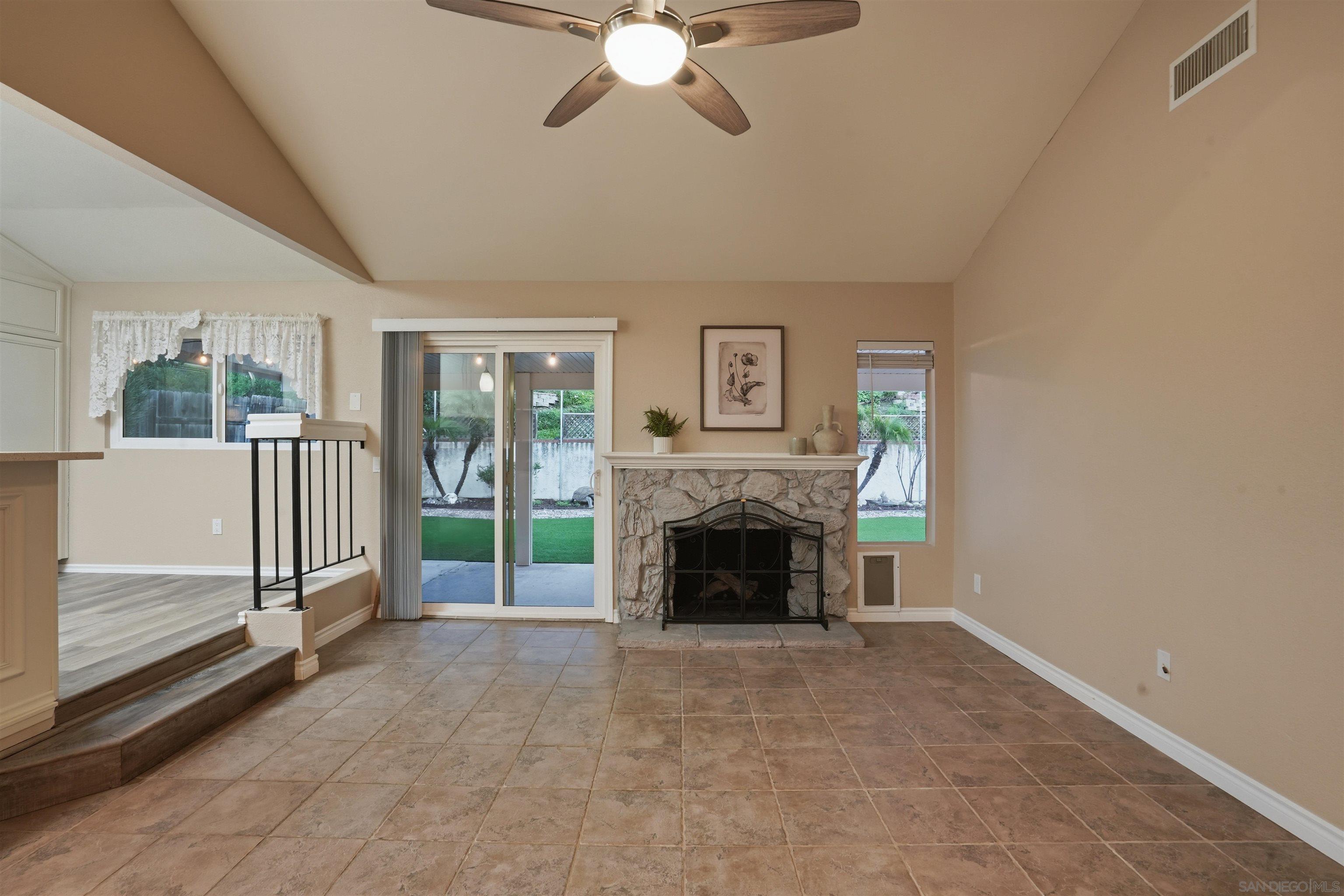 Detail Gallery Image 12 of 26 For 10523  Strathmore Dr, Santee,  CA 92071 - 4 Beds | 2 Baths