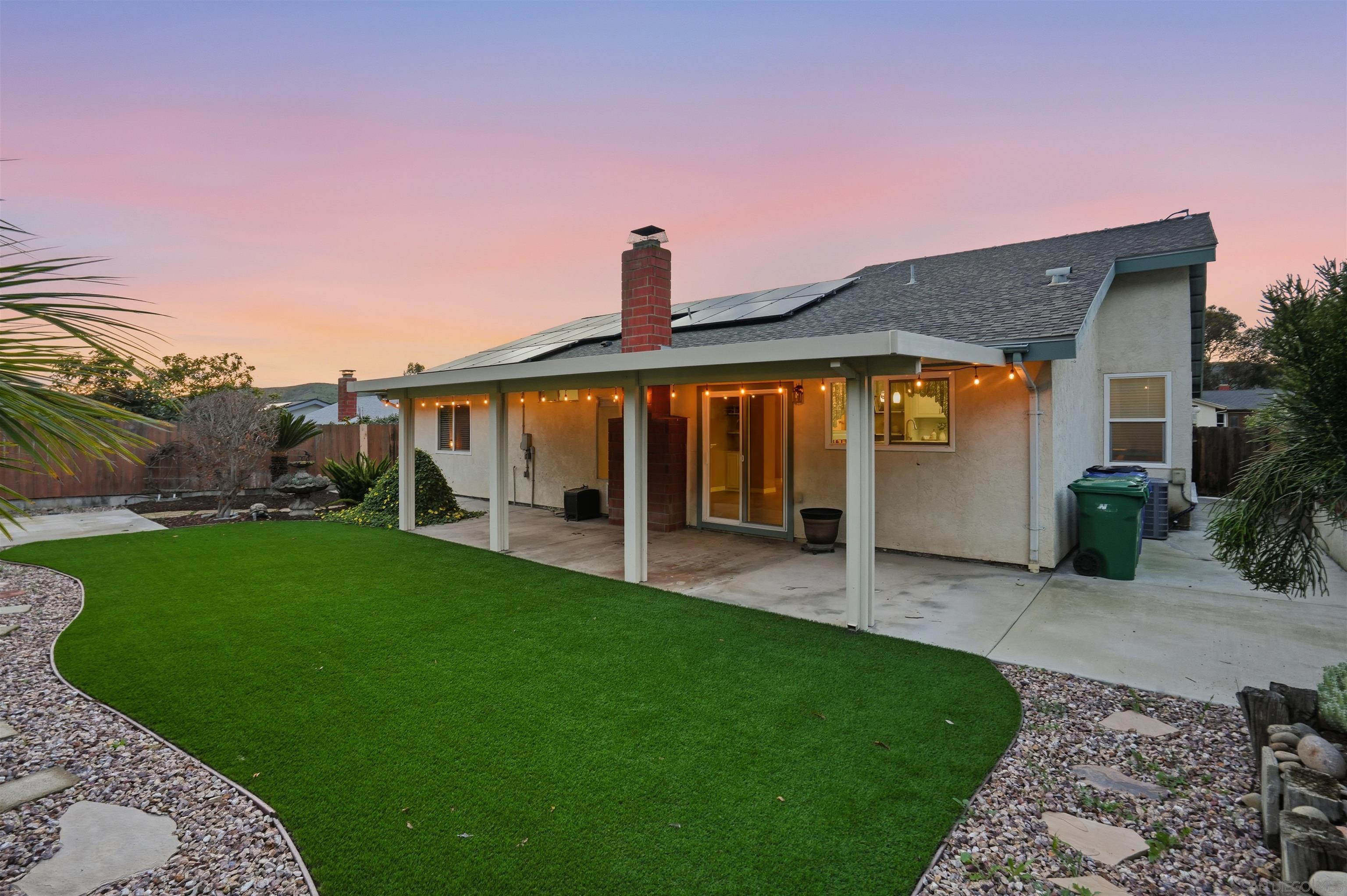 Detail Gallery Image 13 of 26 For 10523  Strathmore Dr, Santee,  CA 92071 - 4 Beds | 2 Baths