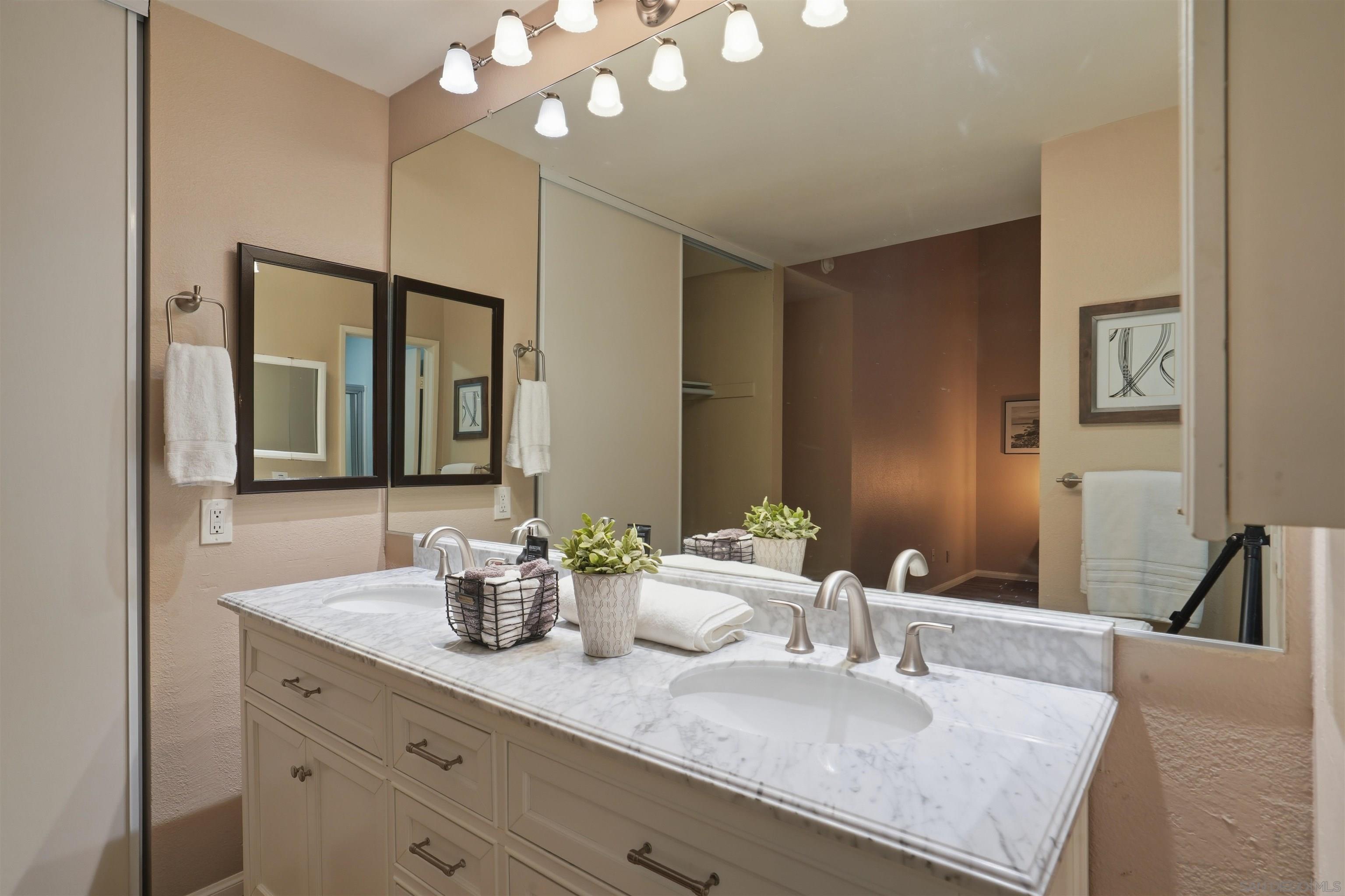 Detail Gallery Image 16 of 26 For 10523  Strathmore Dr, Santee,  CA 92071 - 4 Beds | 2 Baths