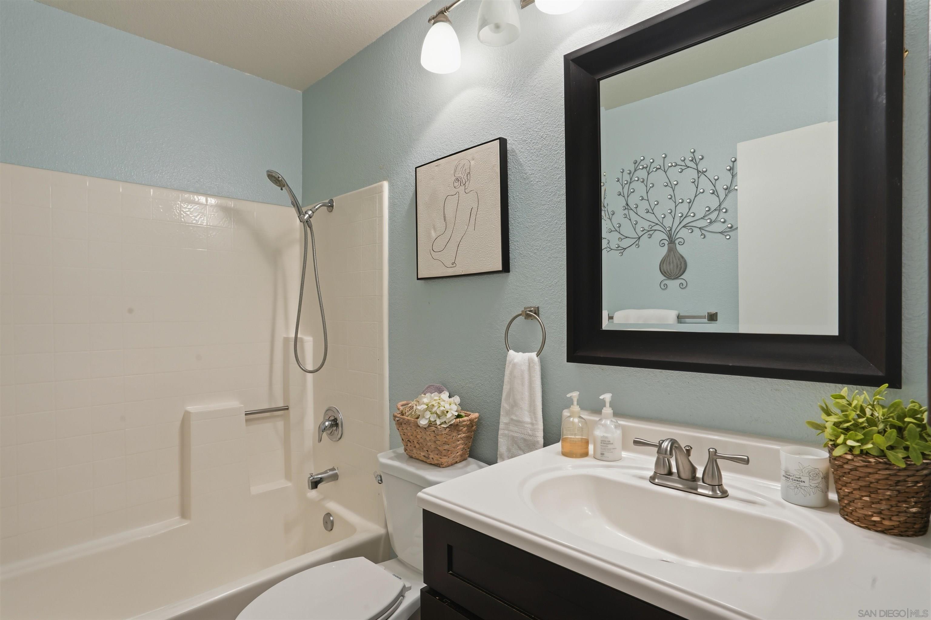 Detail Gallery Image 19 of 26 For 10523  Strathmore Dr, Santee,  CA 92071 - 4 Beds | 2 Baths