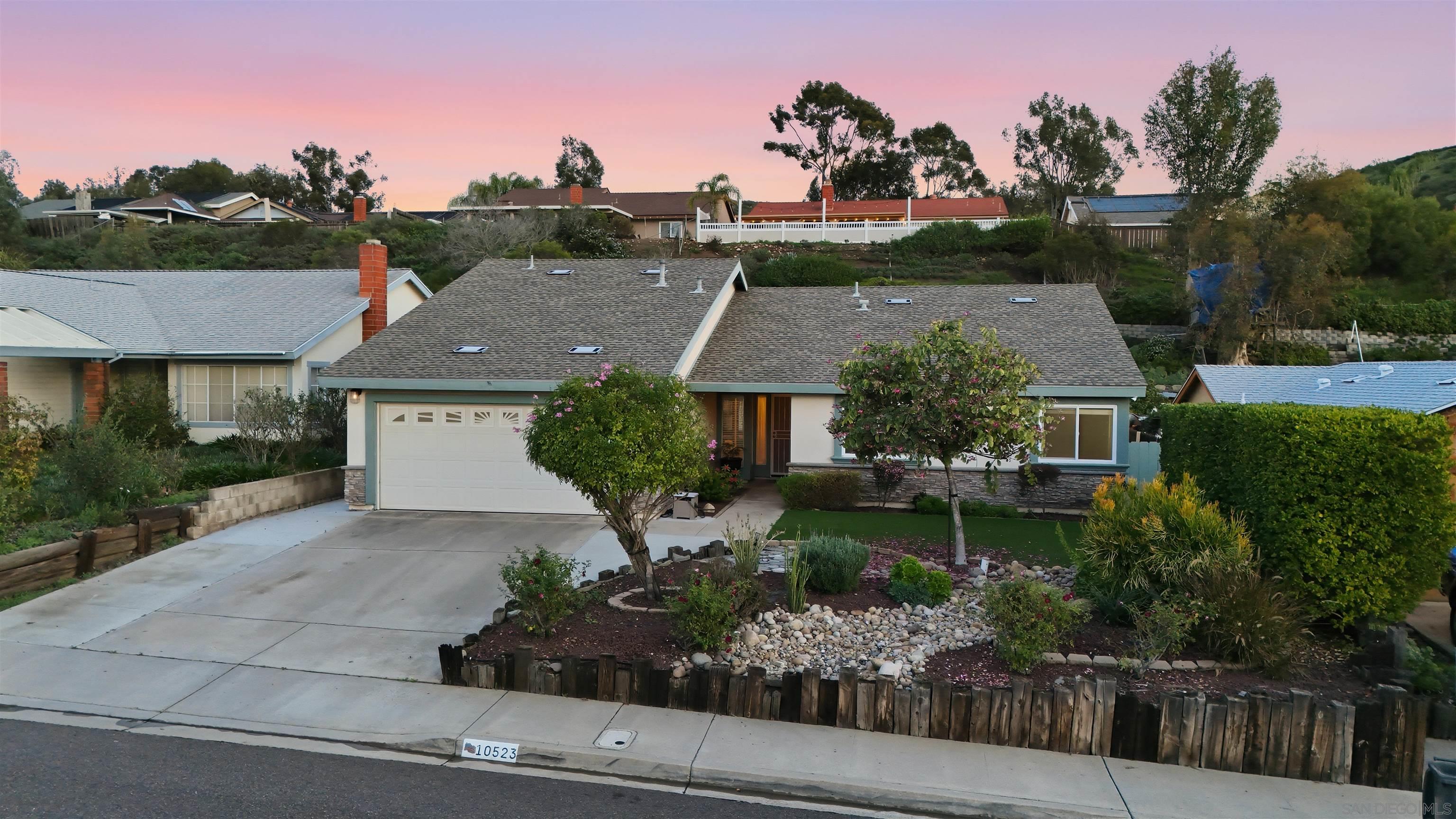 Detail Gallery Image 5 of 26 For 10523  Strathmore Dr, Santee,  CA 92071 - 4 Beds | 2 Baths