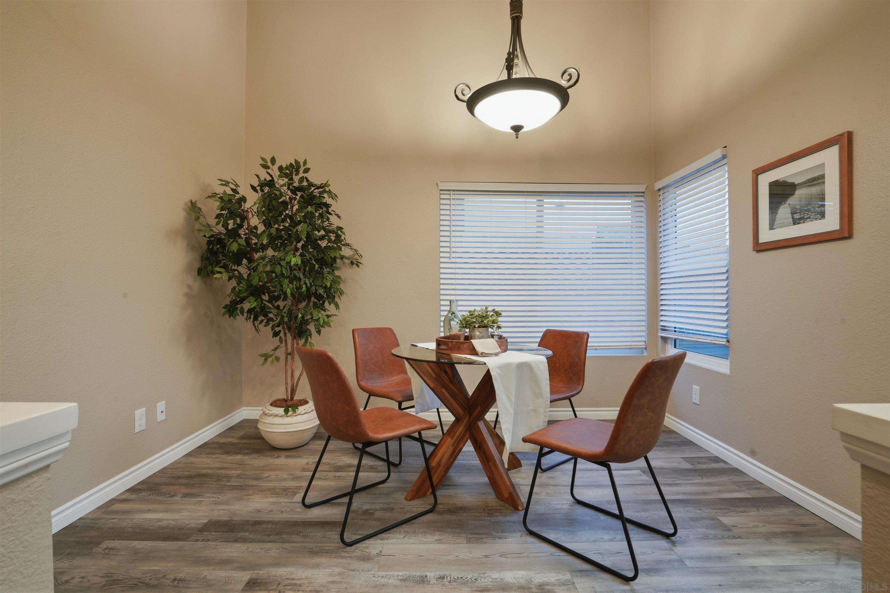 Detail Gallery Image 8 of 26 For 10523  Strathmore Dr, Santee,  CA 92071 - 4 Beds | 2 Baths