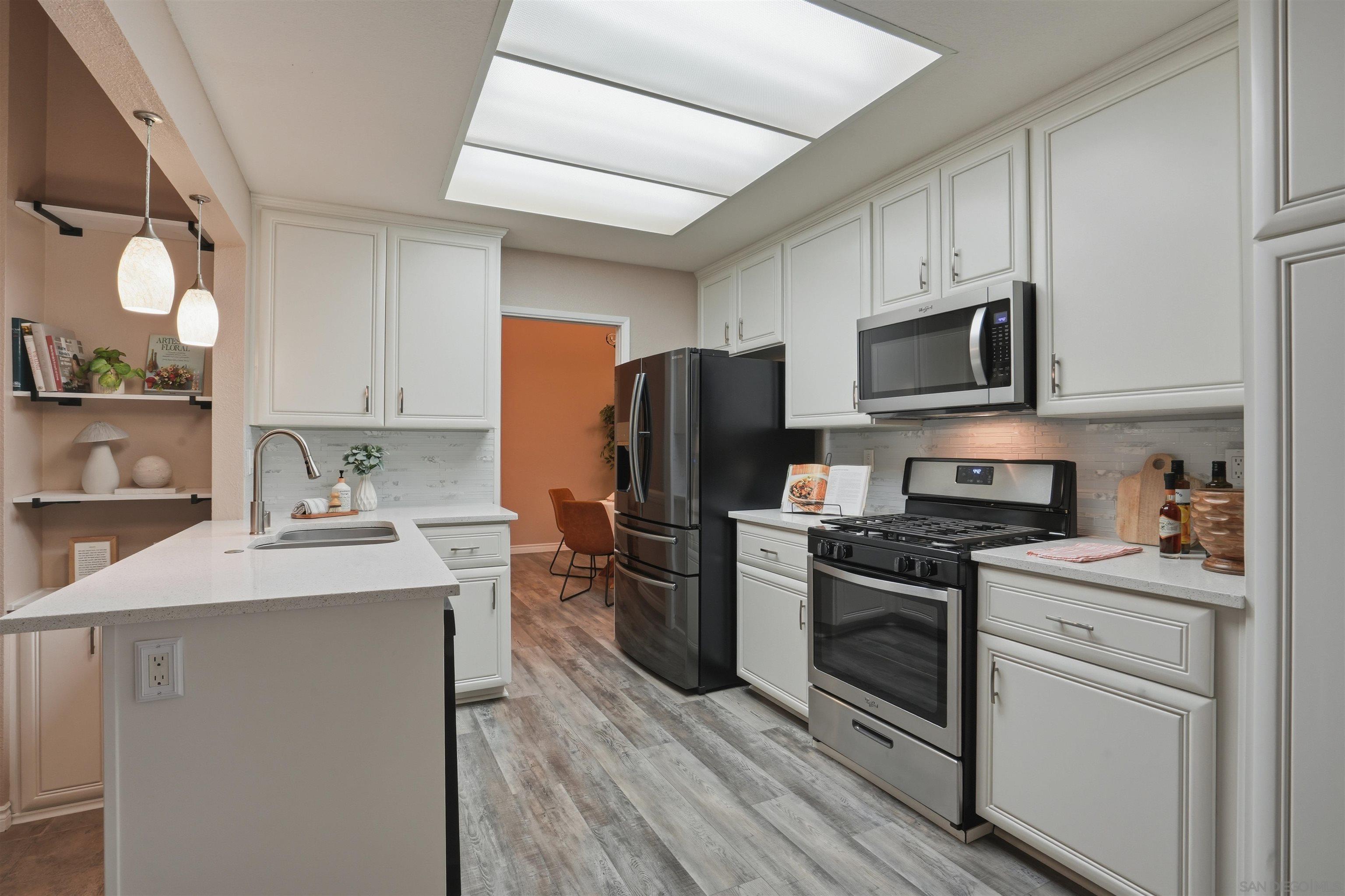 Detail Gallery Image 9 of 26 For 10523  Strathmore Dr, Santee,  CA 92071 - 4 Beds | 2 Baths