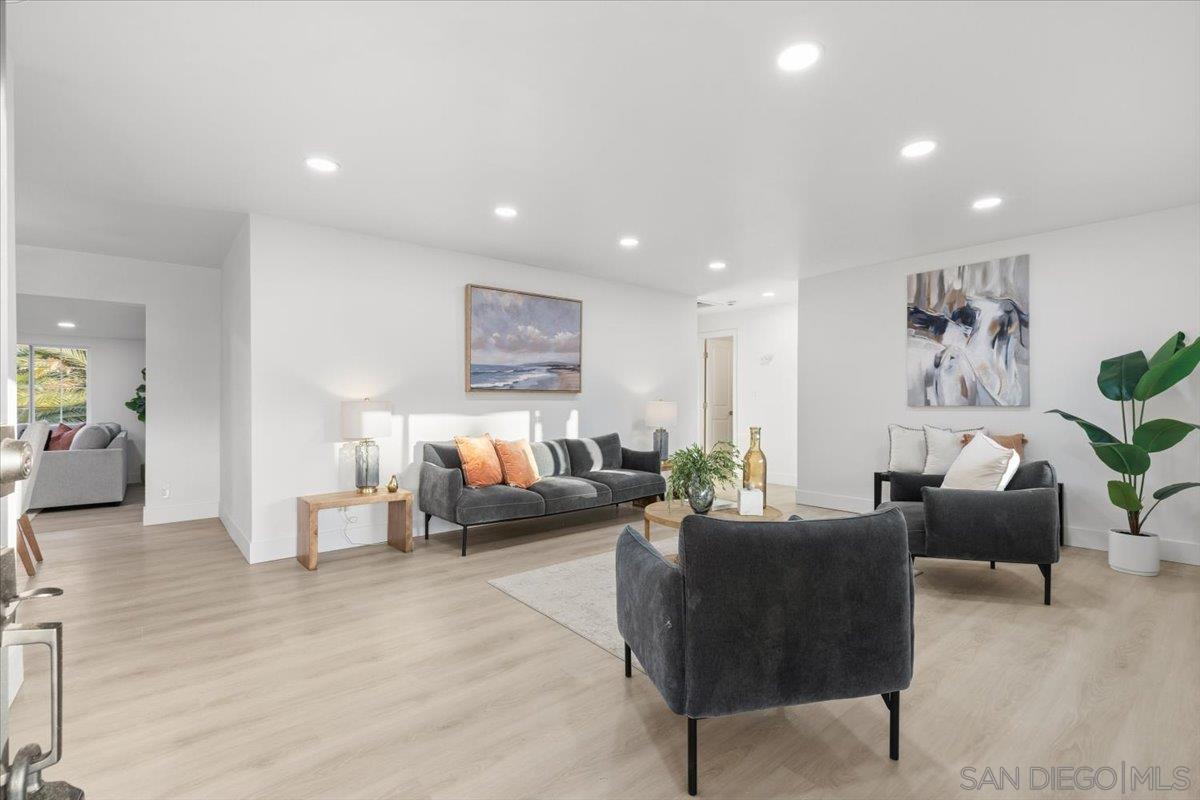 Detail Gallery Image 2 of 19 For 517  Worthington St, Spring Valley,  CA 91977 - 4 Beds | 2 Baths