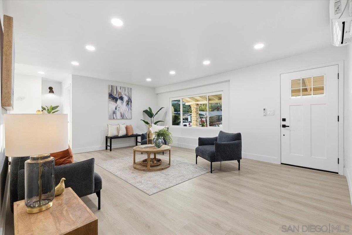 Detail Gallery Image 3 of 19 For 517  Worthington St, Spring Valley,  CA 91977 - 4 Beds | 2 Baths