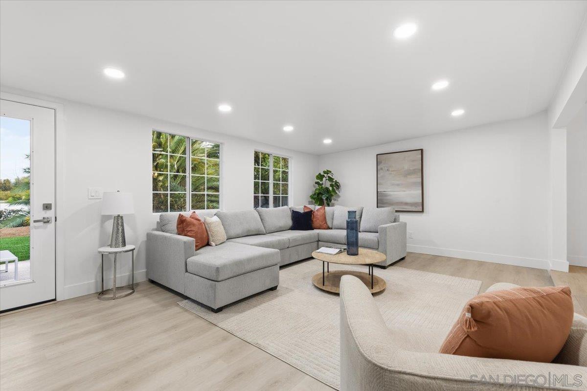 Detail Gallery Image 8 of 19 For 517  Worthington St, Spring Valley,  CA 91977 - 4 Beds | 2 Baths