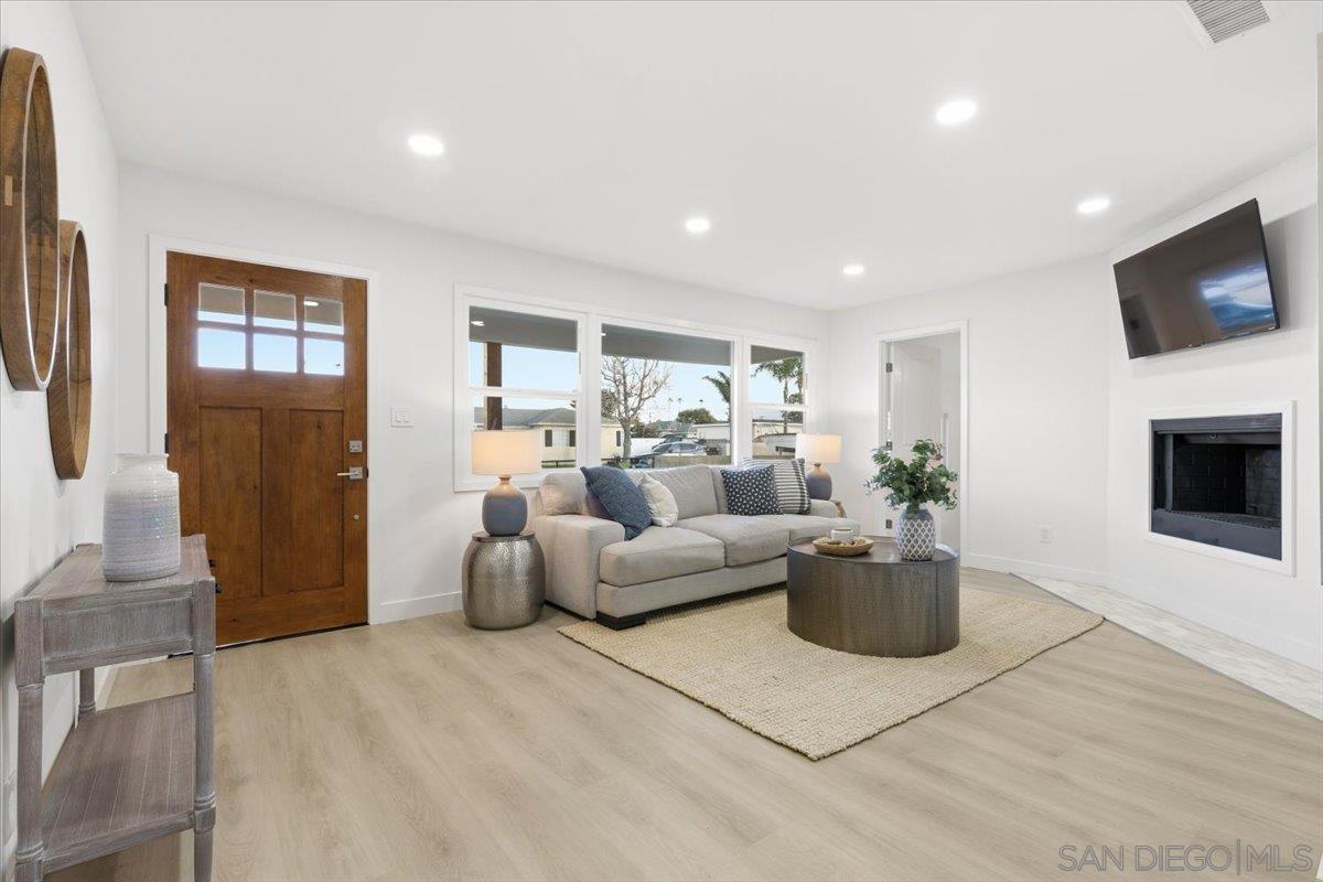 Detail Gallery Image 5 of 17 For 1250  8th St, Imperial Beach,  CA 91932 - 3 Beds | 2 Baths