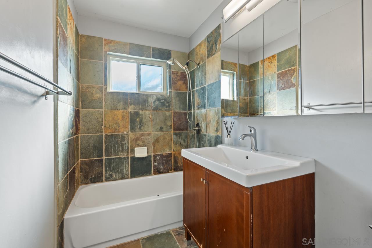 Detail Gallery Image 12 of 22 For 4165 1/2  Mississippi St, San Diego,  CA 92104 - 2 Beds | 1 Baths