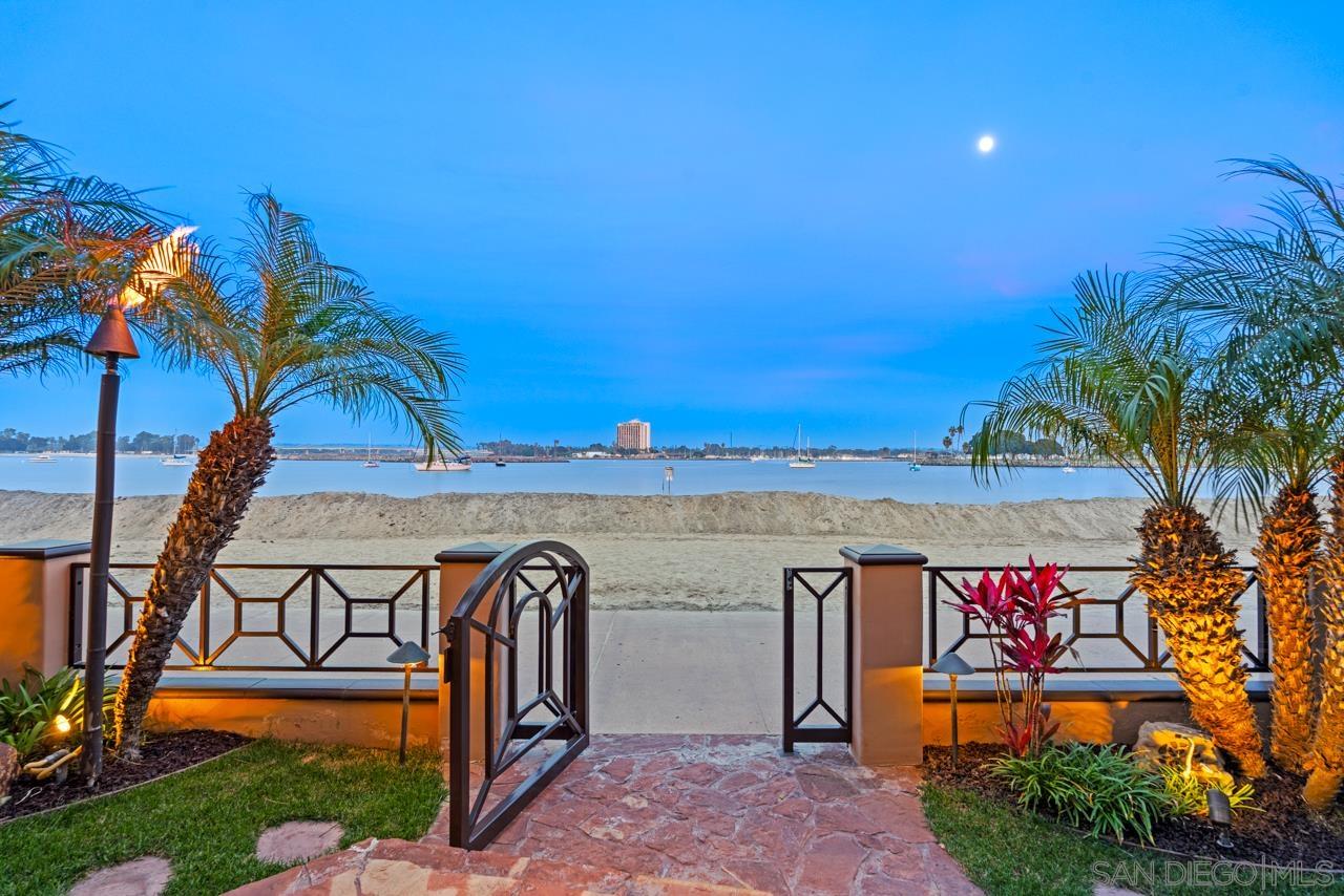 Detail Gallery Image 15 of 50 For 2741  Bayside Walk, San Diego,  CA 92109 - 3 Beds | 2/2 Baths