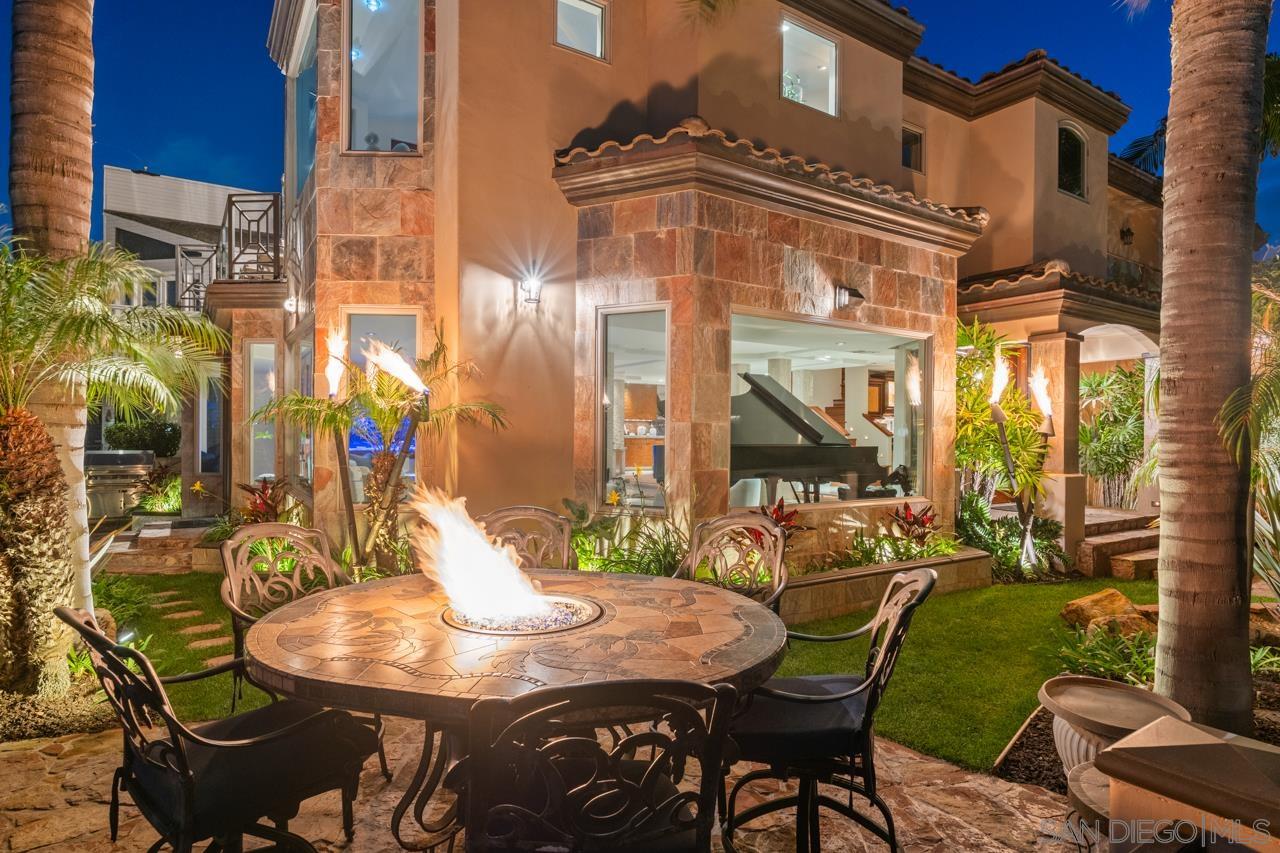 Detail Gallery Image 6 of 50 For 2741  Bayside Walk, San Diego,  CA 92109 - 3 Beds | 2/2 Baths