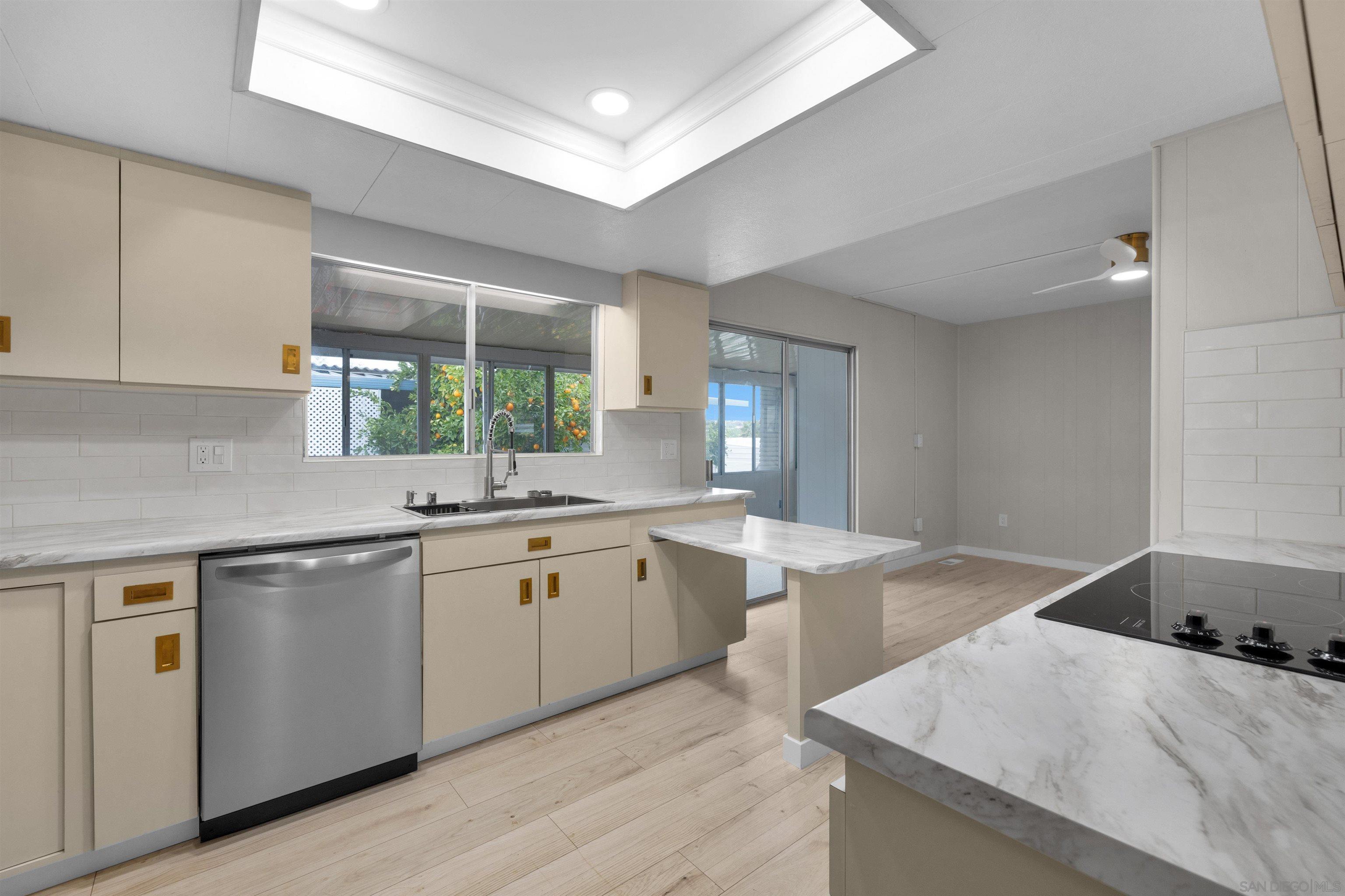 Detail Gallery Image 12 of 28 For 1440 S Orange Ave  105, El Cajon,  CA 92020 - 2 Beds | 2 Baths