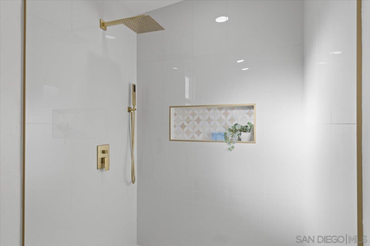 Detail Gallery Image 13 of 21 For 4970  Mable Way, San Diego,  CA 92117 - 4 Beds | 2 Baths