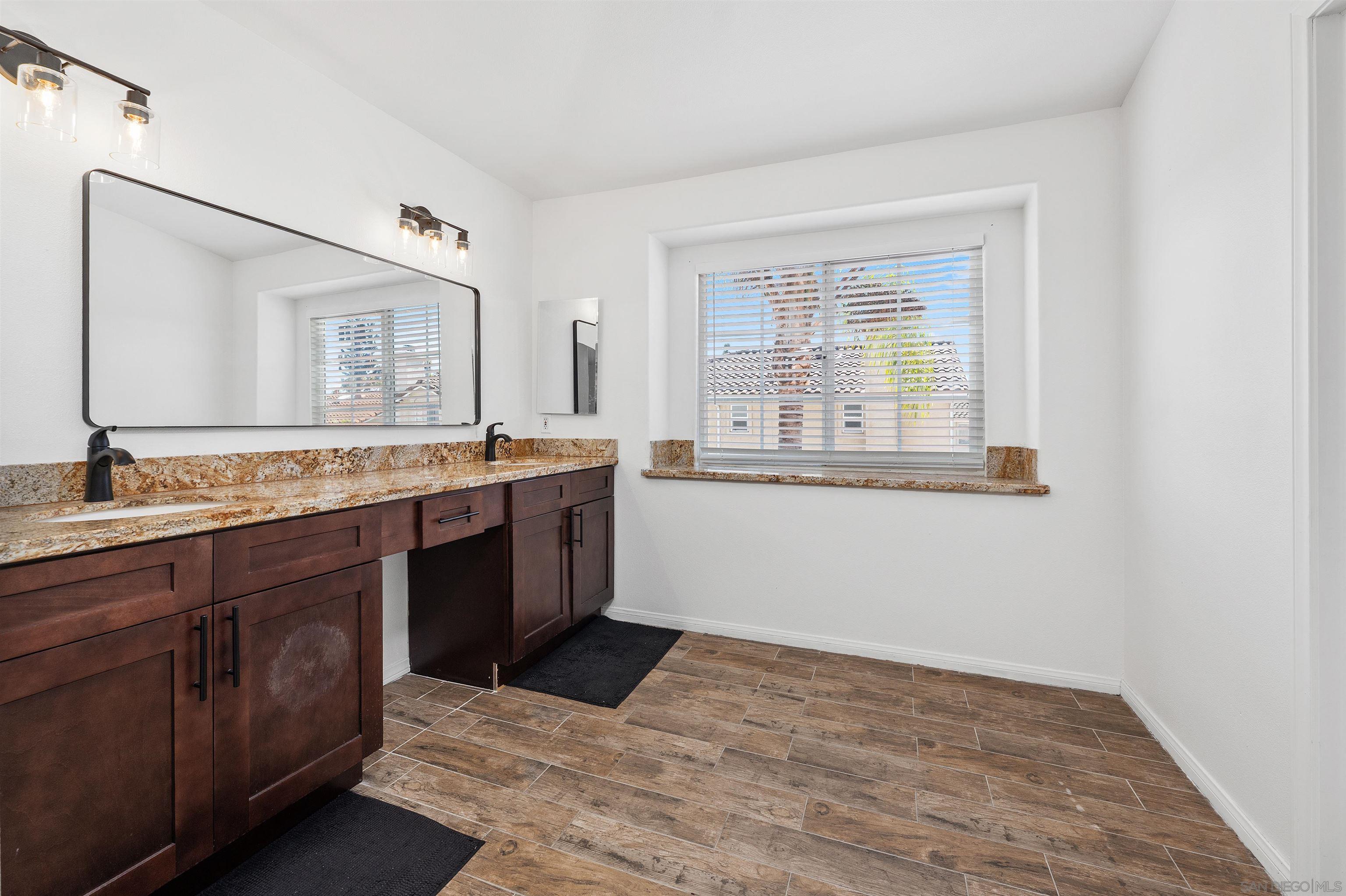 Detail Gallery Image 9 of 14 For 62  Country Club Cir, Chula Vista,  CA 91911 - 3 Beds | 3 Baths