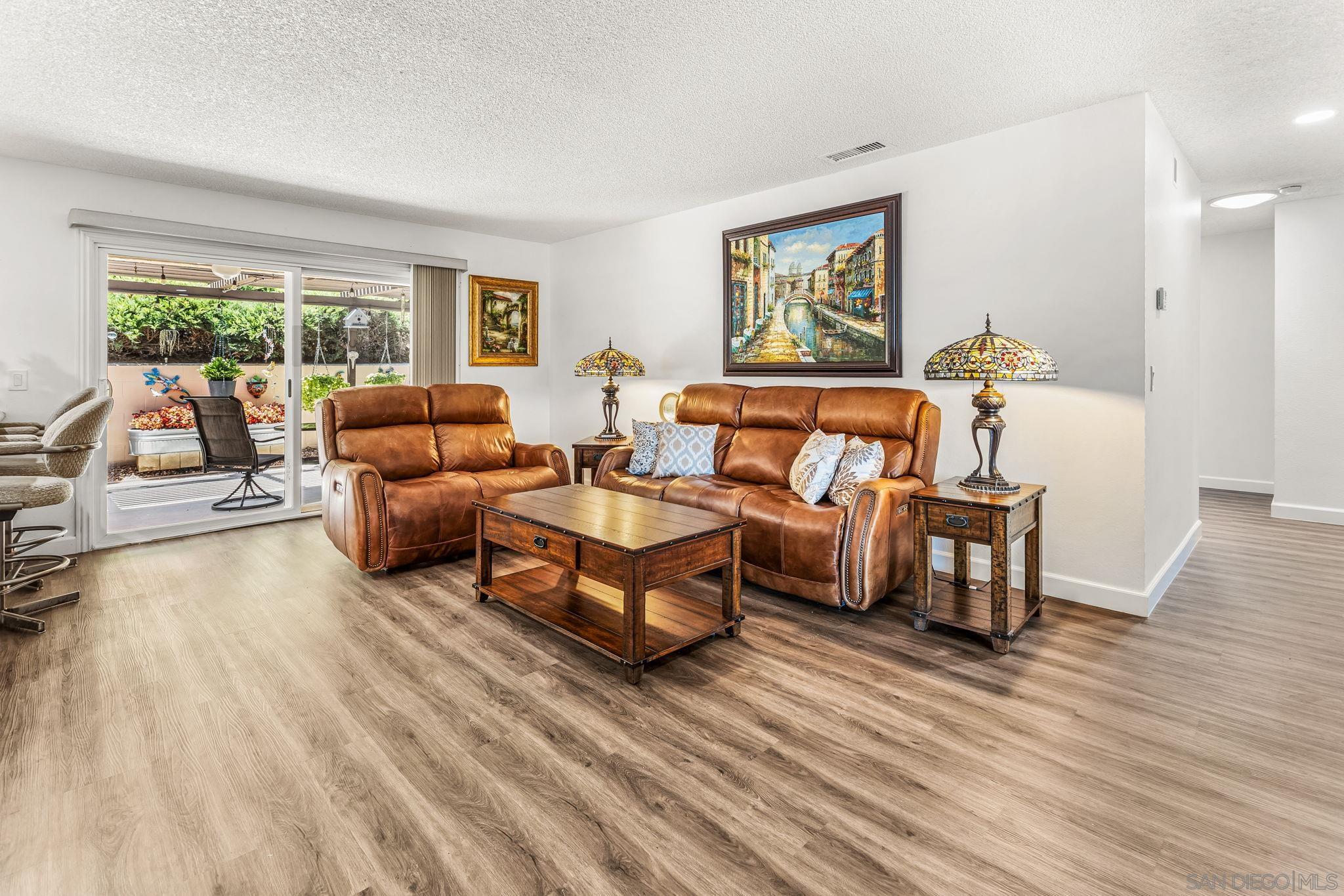 Detail Gallery Image 13 of 34 For 1261  La Mirada Ave, Escondido,  CA 92026 - 3 Beds | 2 Baths