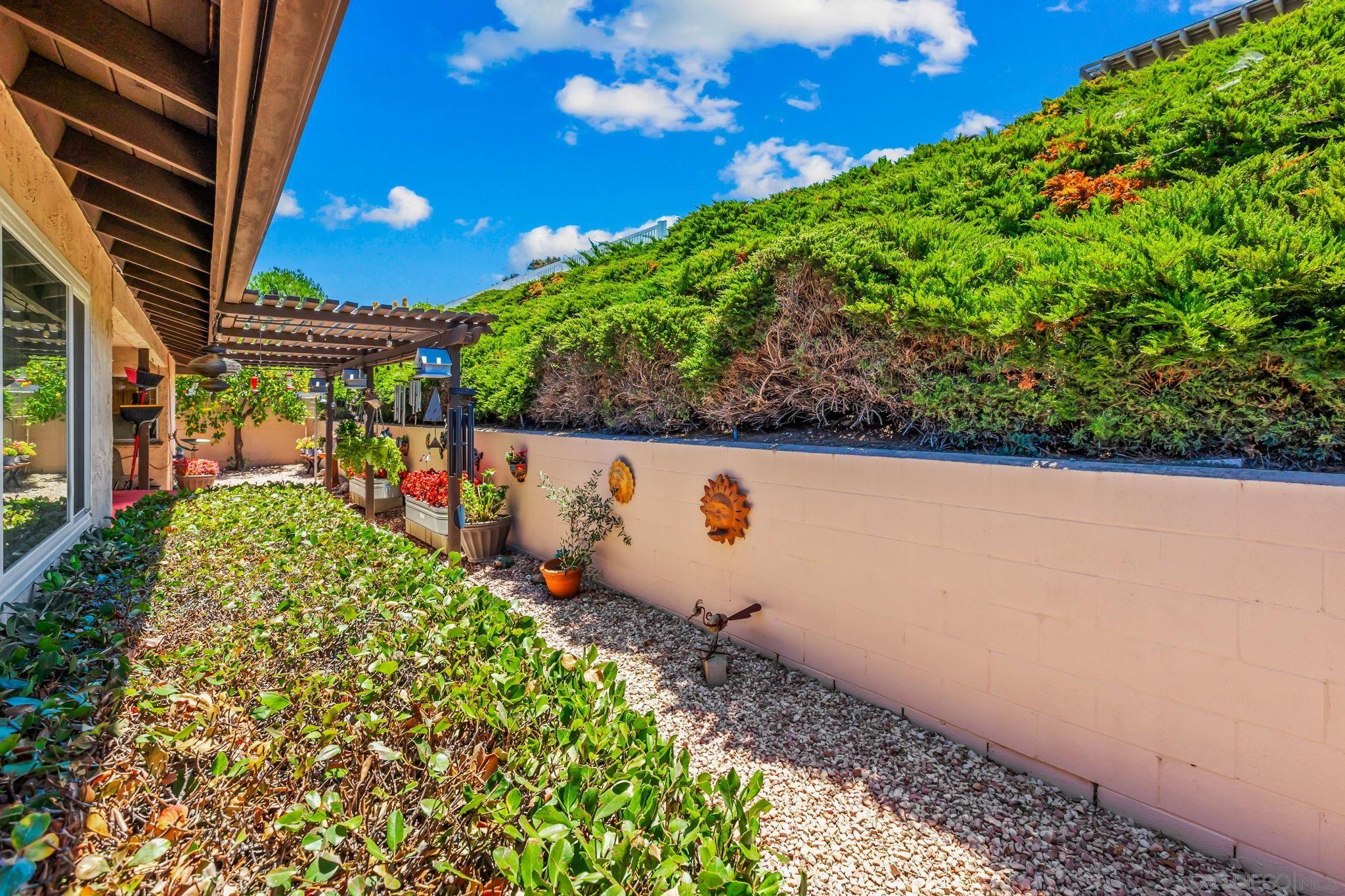 Detail Gallery Image 25 of 34 For 1261  La Mirada Ave, Escondido,  CA 92026 - 3 Beds | 2 Baths