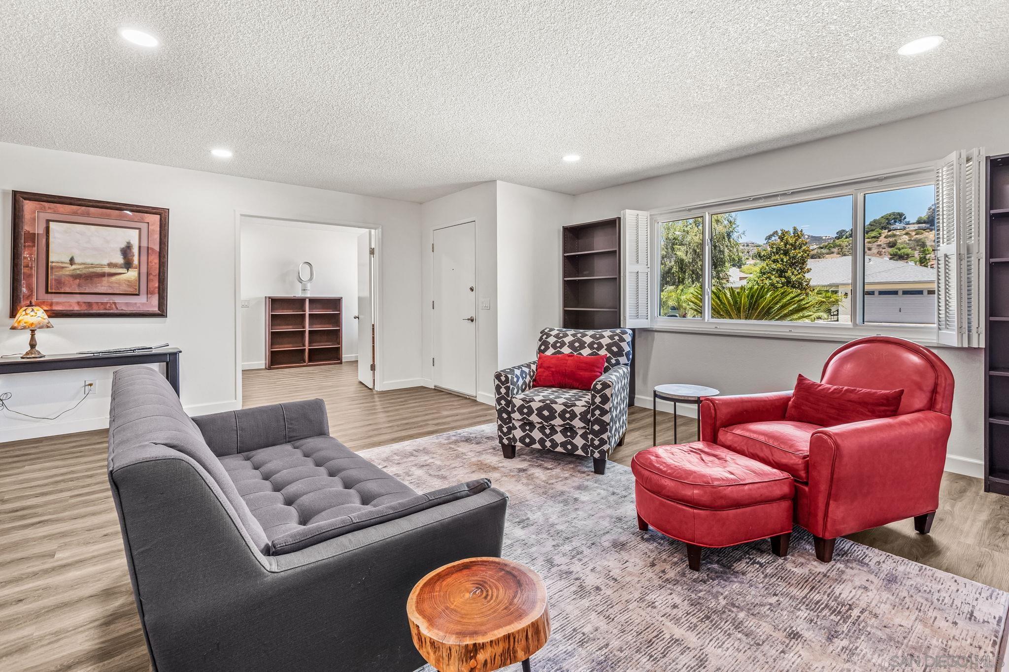 Detail Gallery Image 8 of 34 For 1261  La Mirada Ave, Escondido,  CA 92026 - 3 Beds | 2 Baths