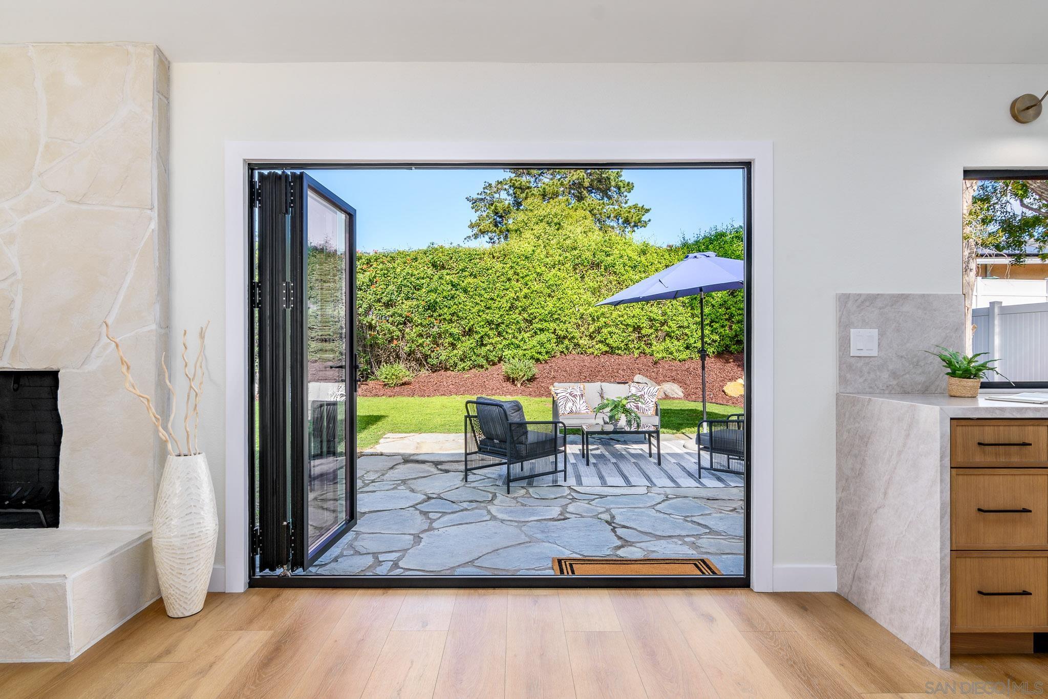 Detail Gallery Image 2 of 33 For 3036  Driscoll Drive, San Diego,  CA 92117 - 3 Beds | 2 Baths