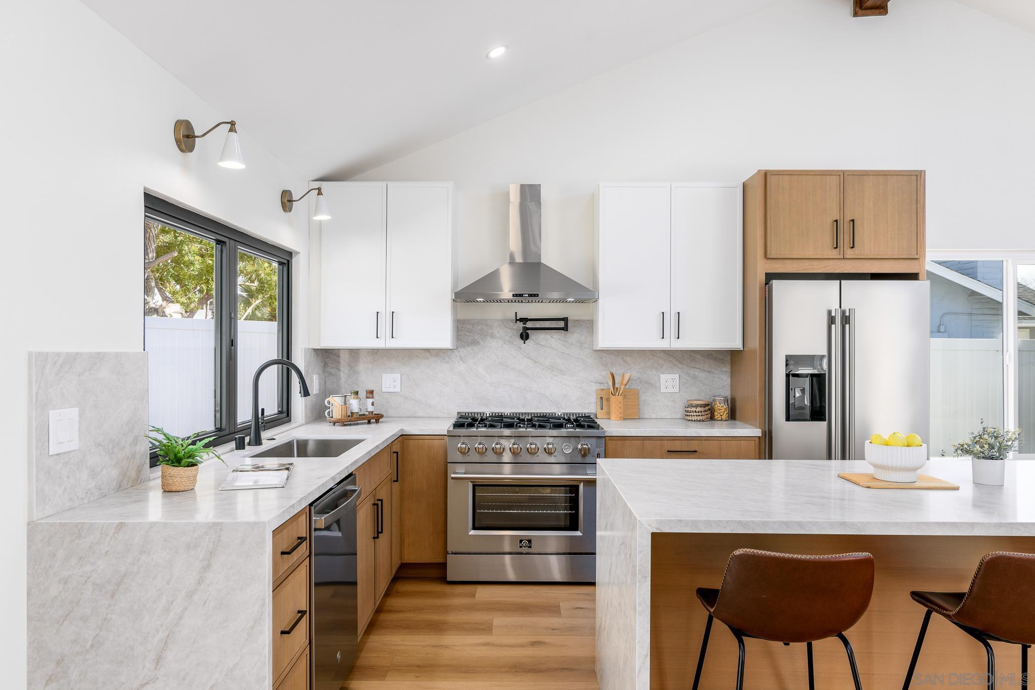 Detail Gallery Image 5 of 33 For 3036  Driscoll Drive, San Diego,  CA 92117 - 3 Beds | 2 Baths