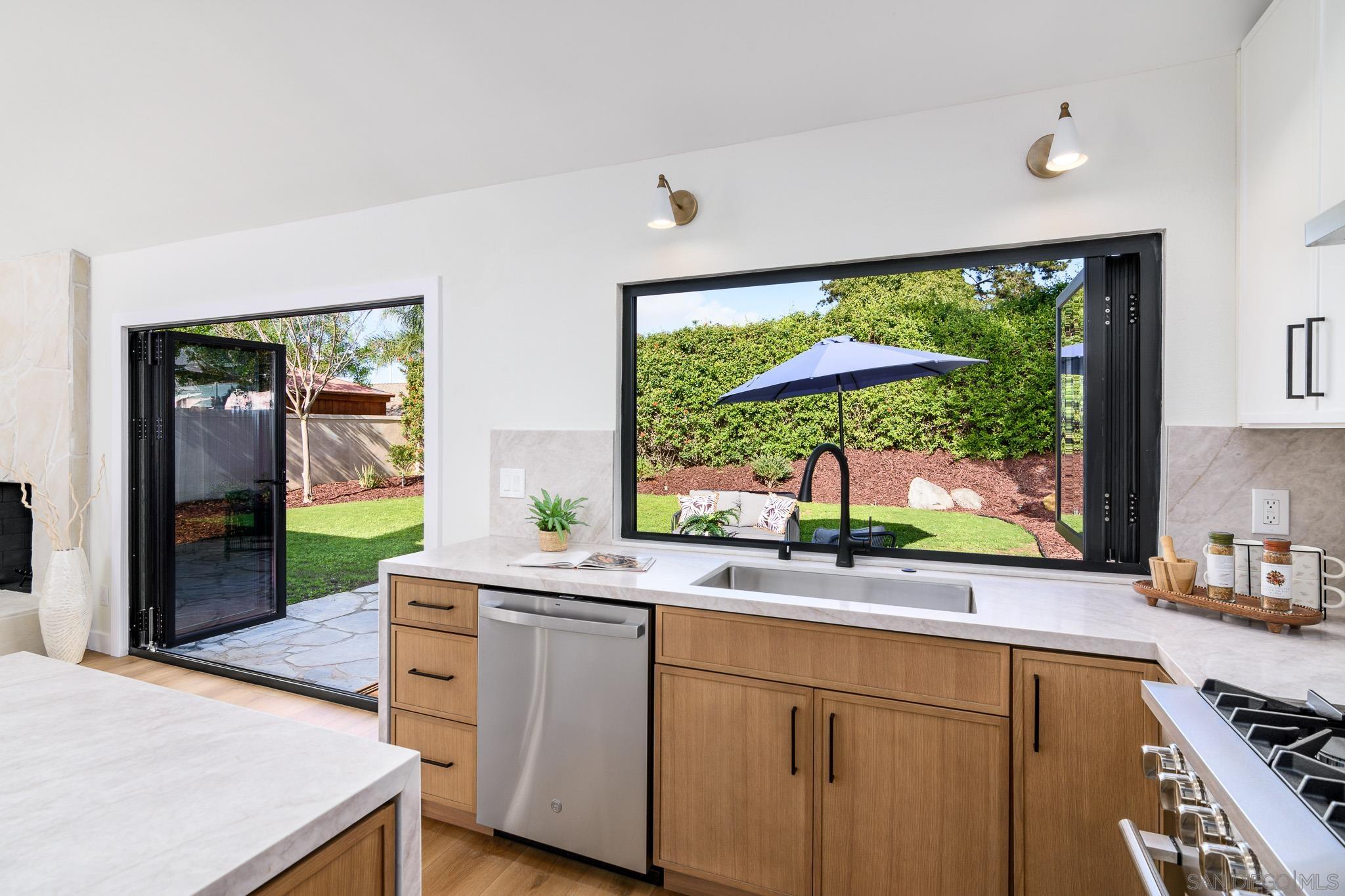 Detail Gallery Image 6 of 33 For 3036  Driscoll Drive, San Diego,  CA 92117 - 3 Beds | 2 Baths