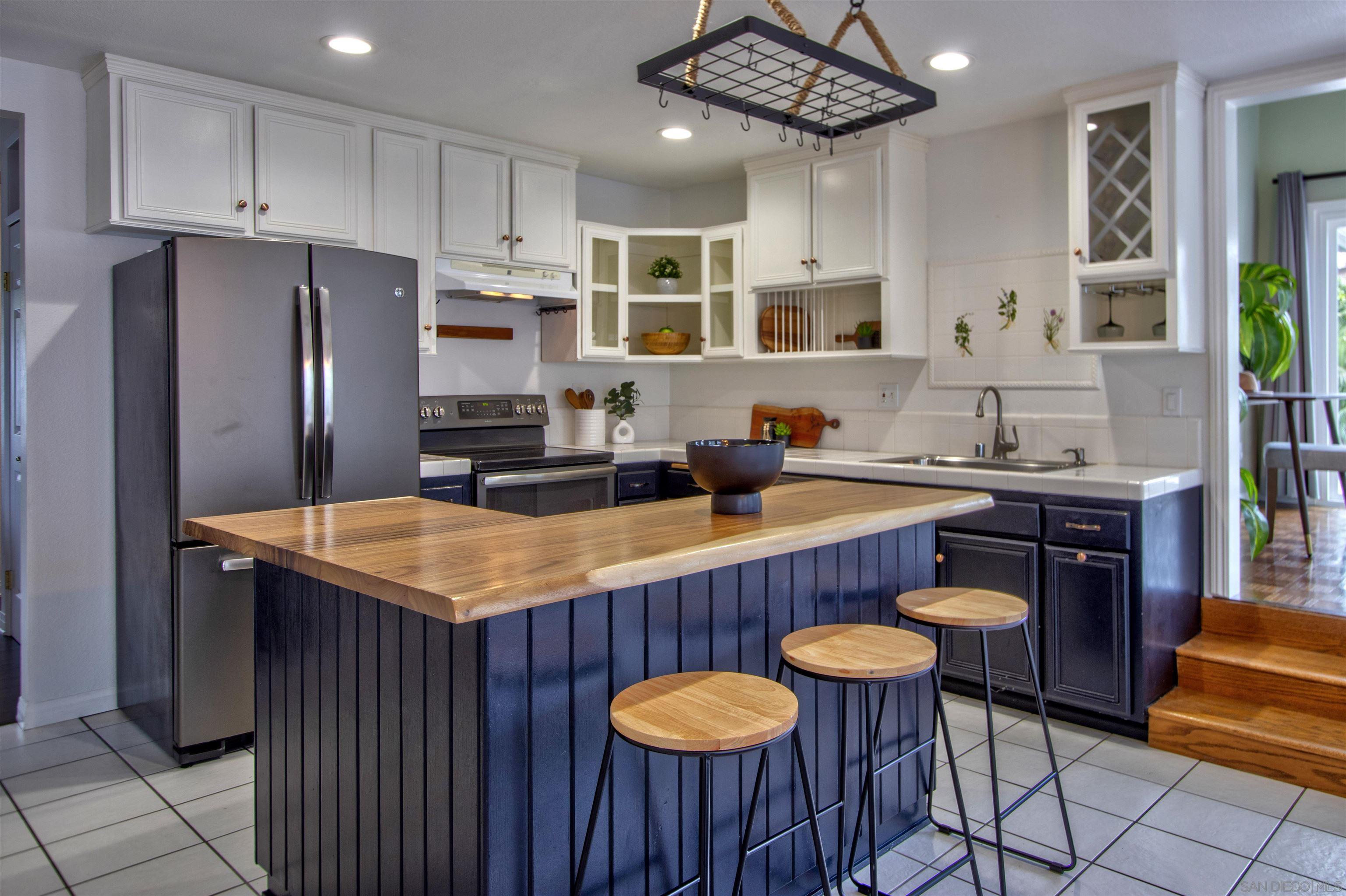 Detail Gallery Image 11 of 25 For 8450  Aries Road, San Diego,  CA 92126 - 3 Beds | 2 Baths