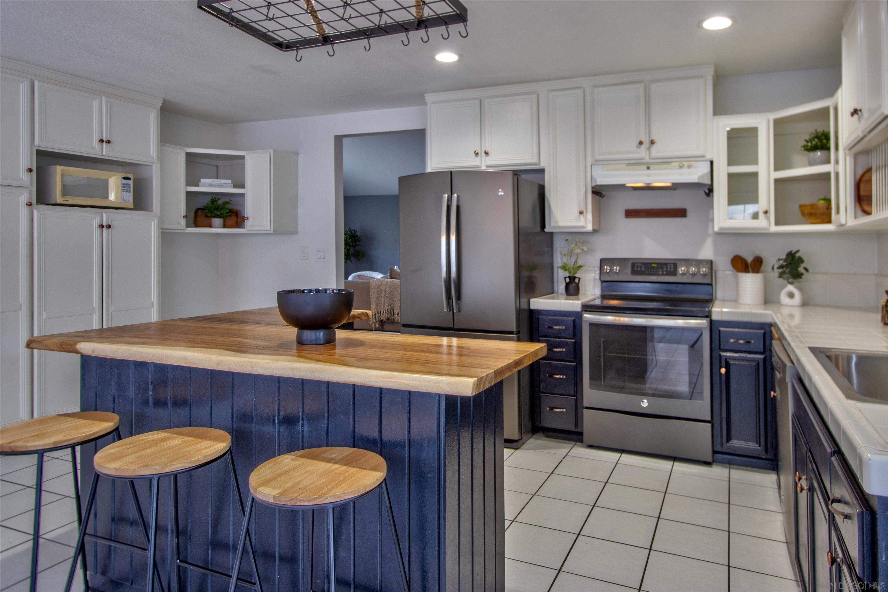Detail Gallery Image 10 of 25 For 8450  Aries Road, San Diego,  CA 92126 - 3 Beds | 2 Baths