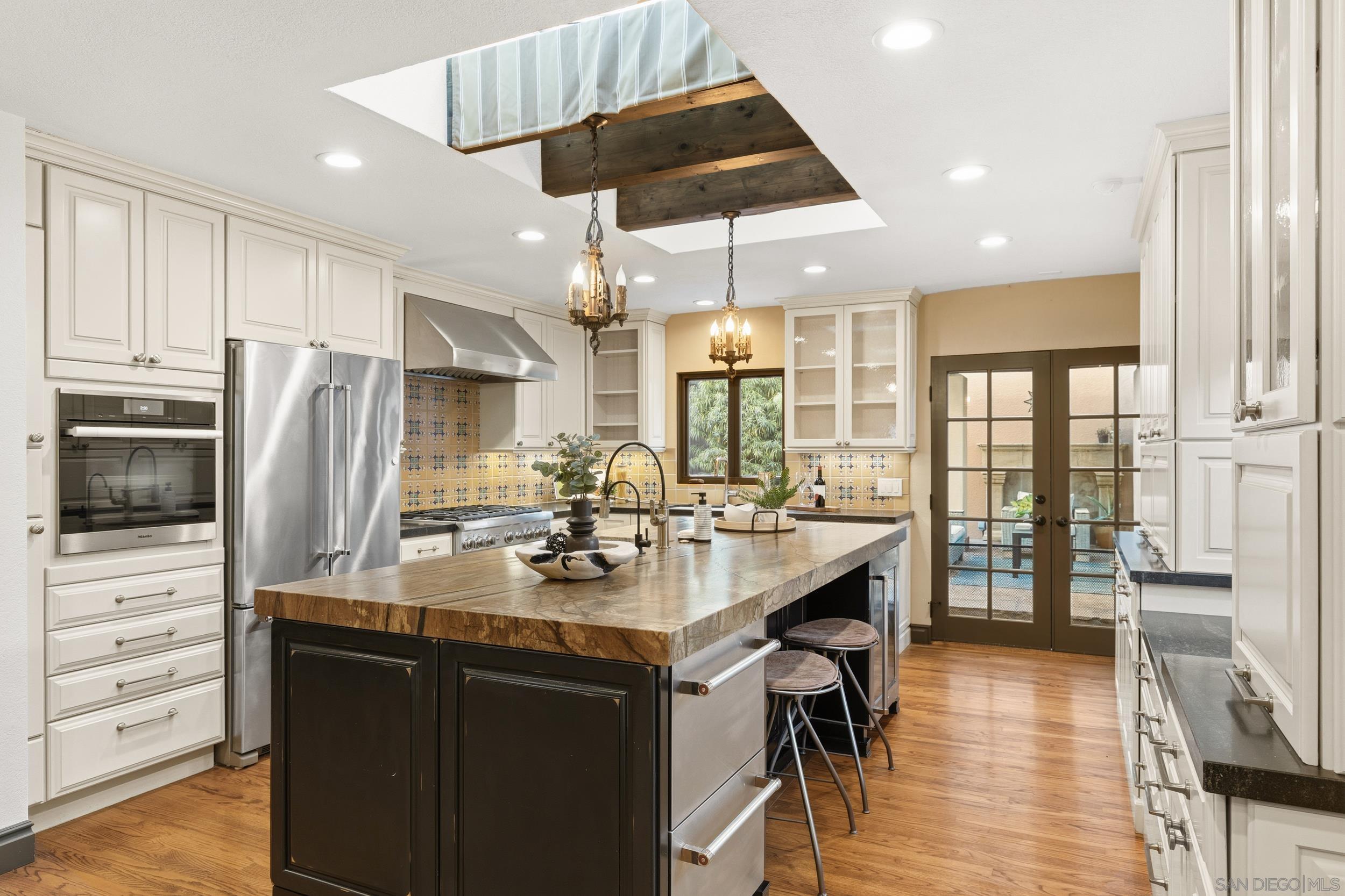 Detail Gallery Image 14 of 59 For 4668 E Talmadge Drive, San Diego,  CA 92116 - 3 Beds | 2/1 Baths