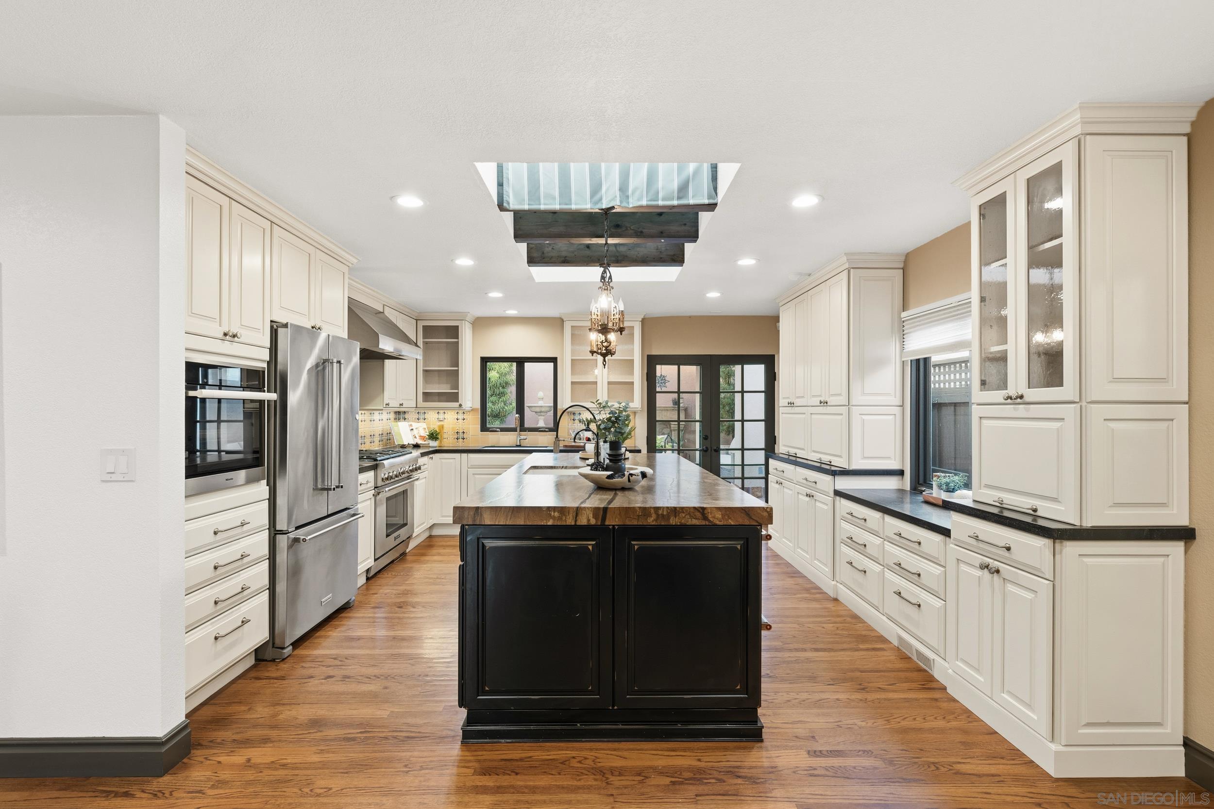 Detail Gallery Image 15 of 59 For 4668 E Talmadge Drive, San Diego,  CA 92116 - 3 Beds | 2/1 Baths