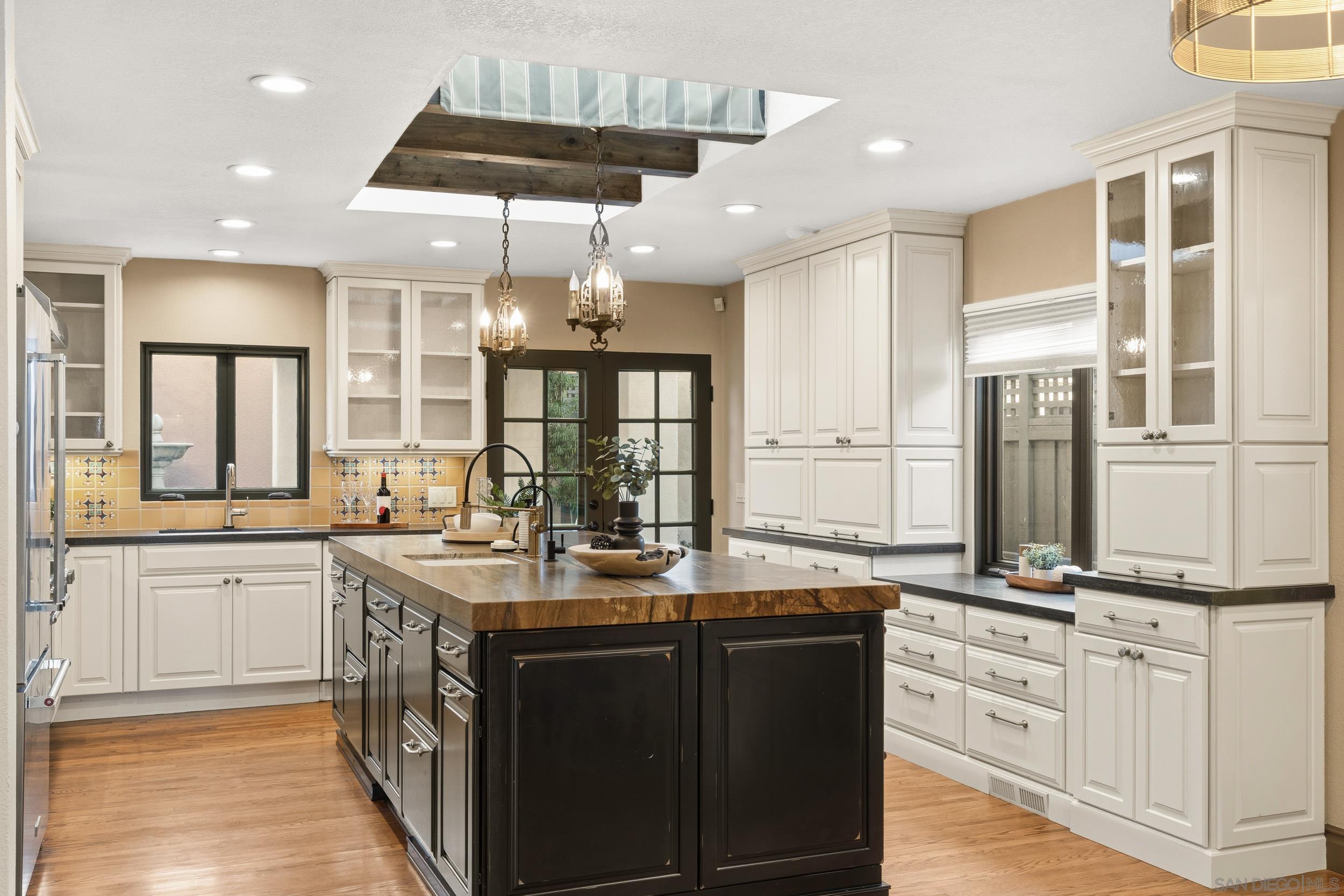 Detail Gallery Image 16 of 59 For 4668 E Talmadge Drive, San Diego,  CA 92116 - 3 Beds | 2/1 Baths