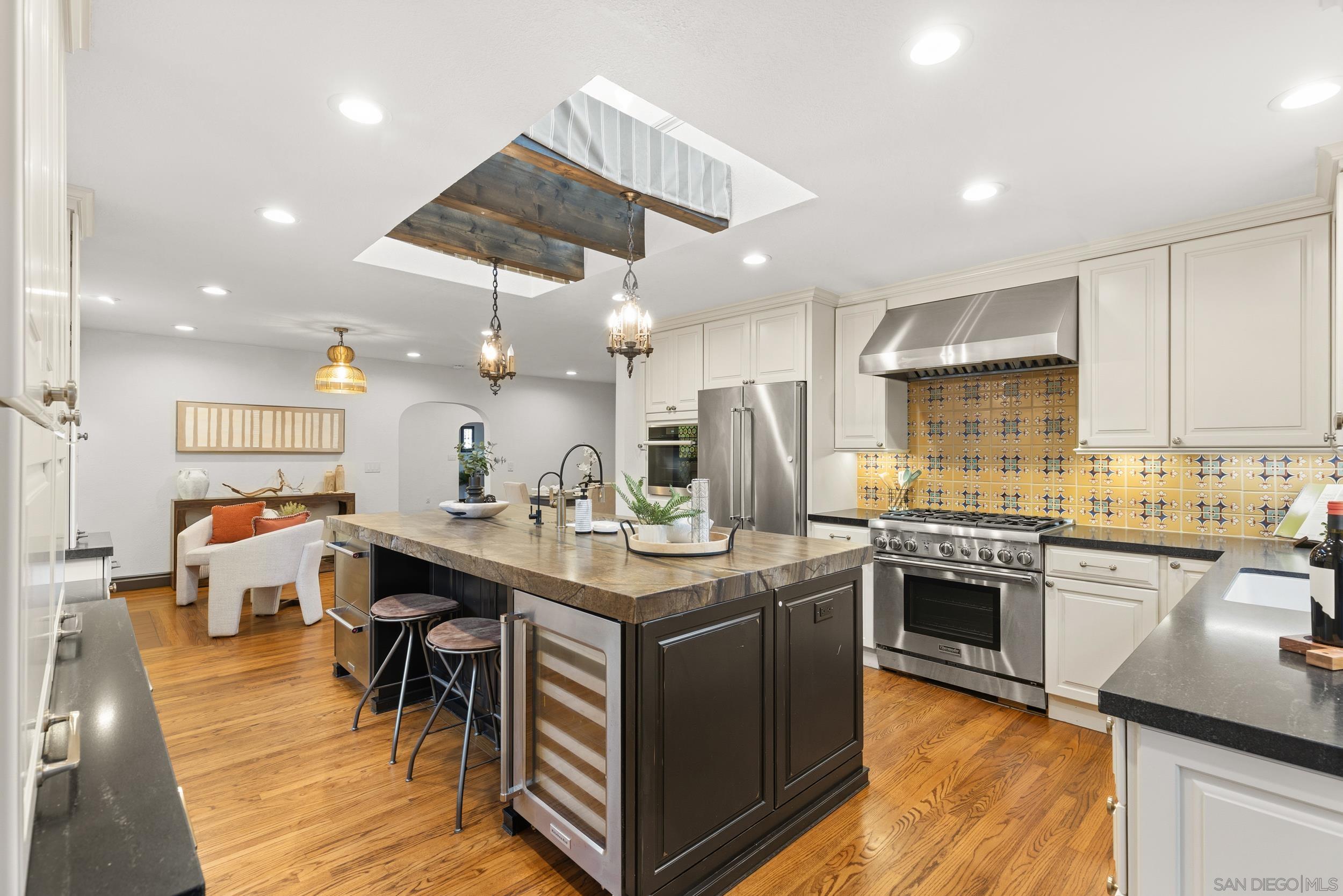 Detail Gallery Image 17 of 59 For 4668 E Talmadge Drive, San Diego,  CA 92116 - 3 Beds | 2/1 Baths