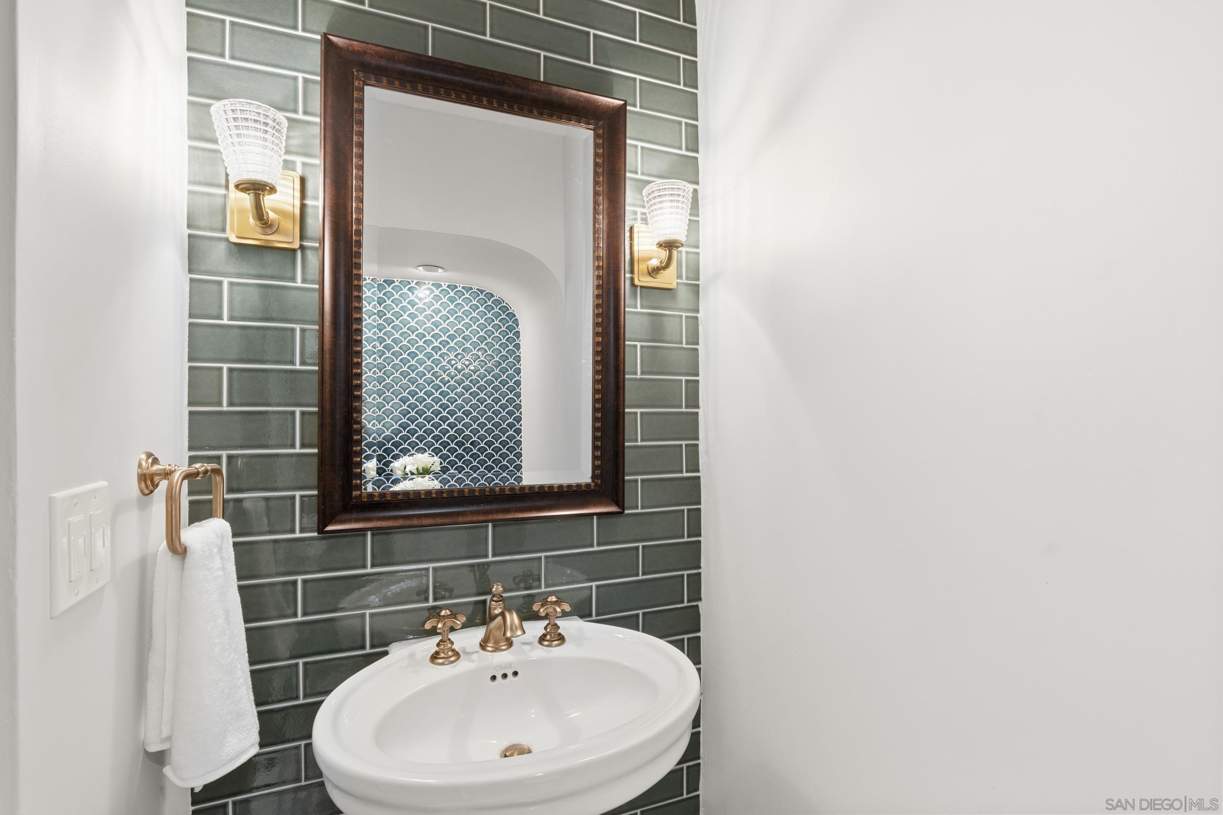 Detail Gallery Image 22 of 59 For 4668 E Talmadge Drive, San Diego,  CA 92116 - 3 Beds | 2/1 Baths