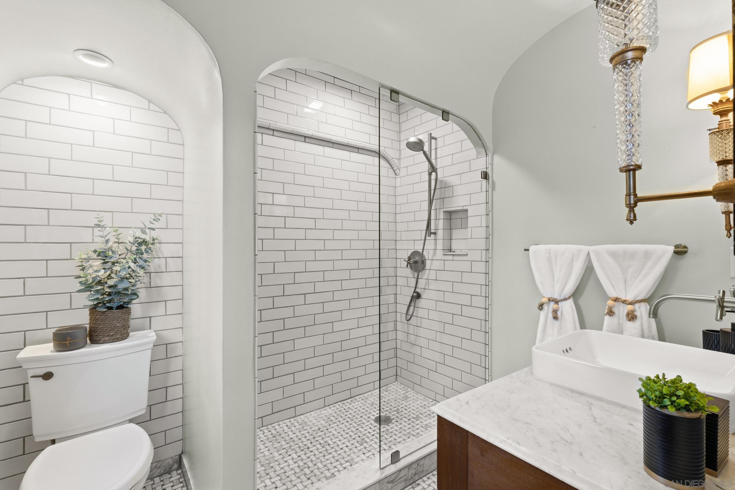 Detail Gallery Image 25 of 59 For 4668 E Talmadge Drive, San Diego,  CA 92116 - 3 Beds | 2/1 Baths