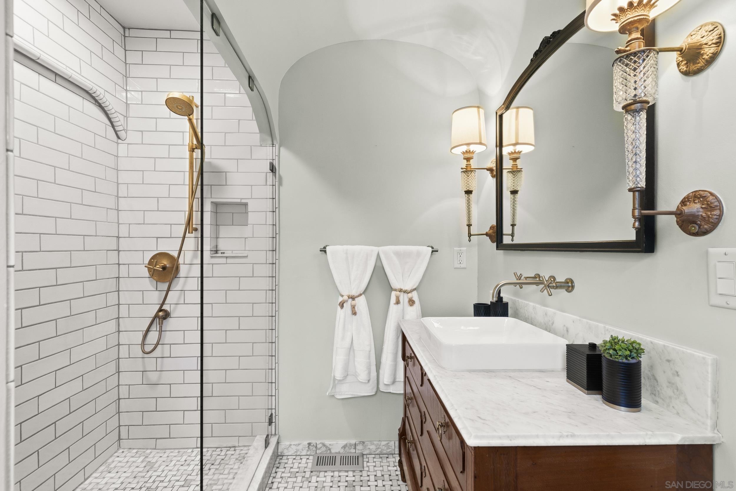 Detail Gallery Image 26 of 59 For 4668 E Talmadge Drive, San Diego,  CA 92116 - 3 Beds | 2/1 Baths