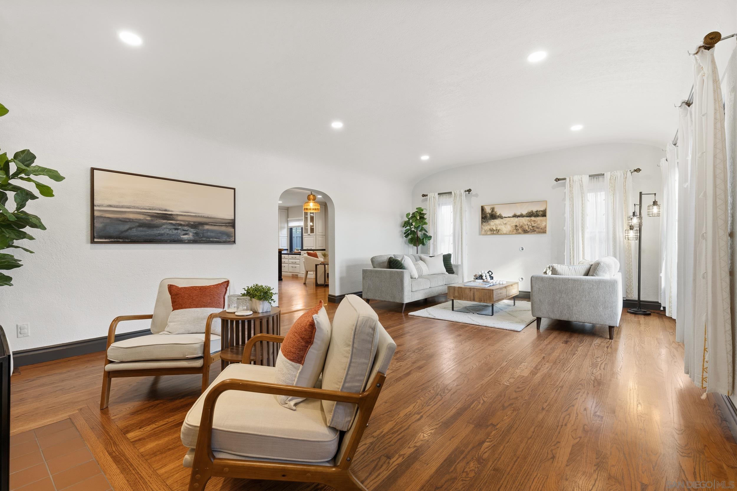 Detail Gallery Image 5 of 59 For 4668 E Talmadge Drive, San Diego,  CA 92116 - 3 Beds | 2/1 Baths