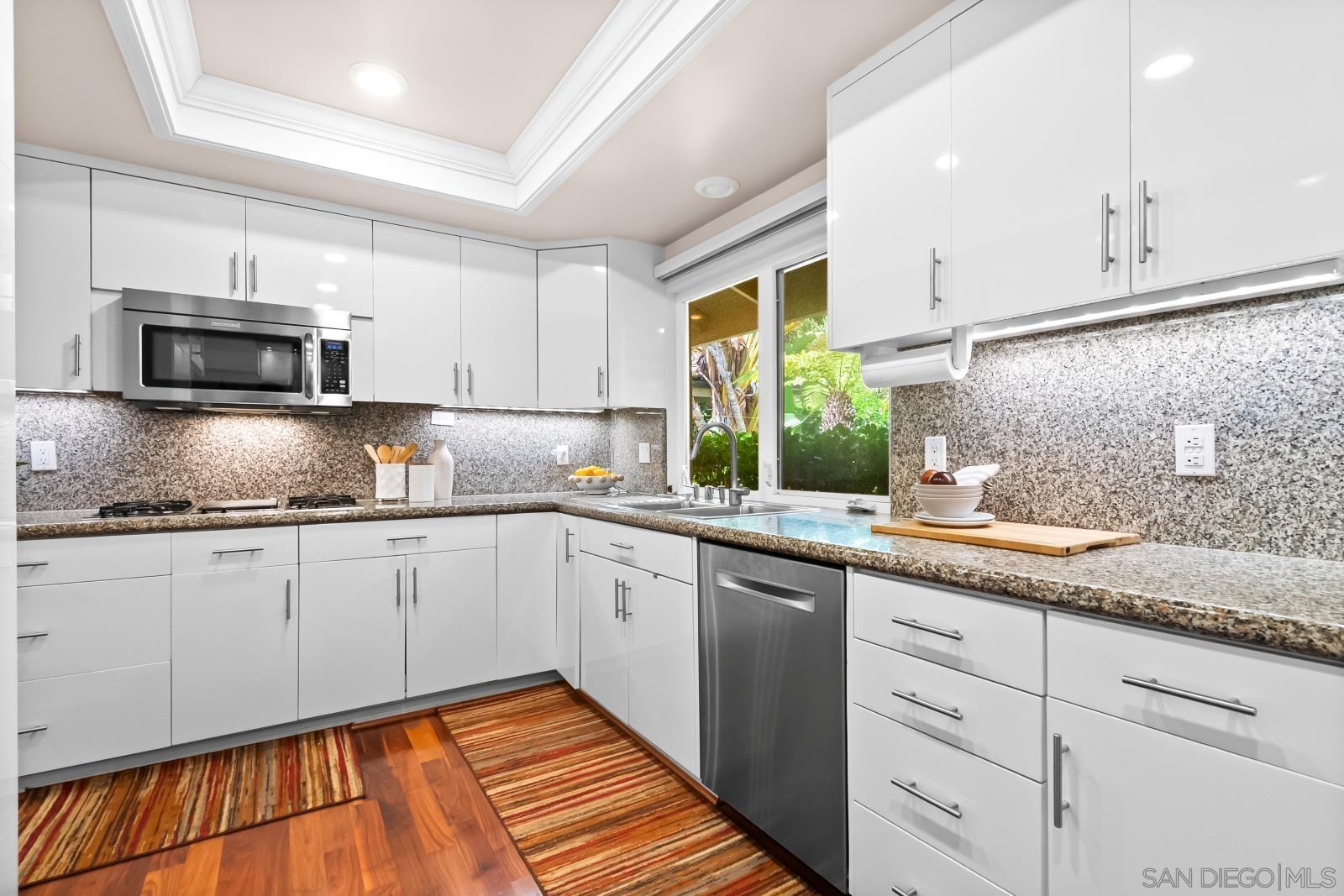 Detail Gallery Image 11 of 29 For 5979  via Zurita, La Jolla,  CA 92037 - 4 Beds | 2 Baths