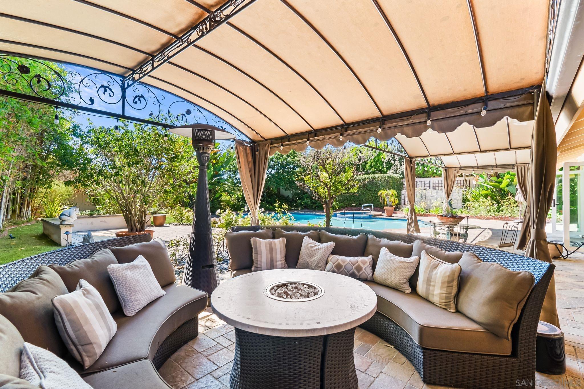 Detail Gallery Image 16 of 29 For 5979  via Zurita, La Jolla,  CA 92037 - 4 Beds | 2 Baths