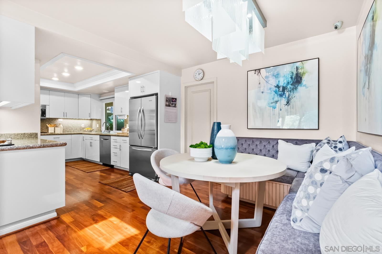 Detail Gallery Image 3 of 29 For 5979  via Zurita, La Jolla,  CA 92037 - 4 Beds | 2 Baths