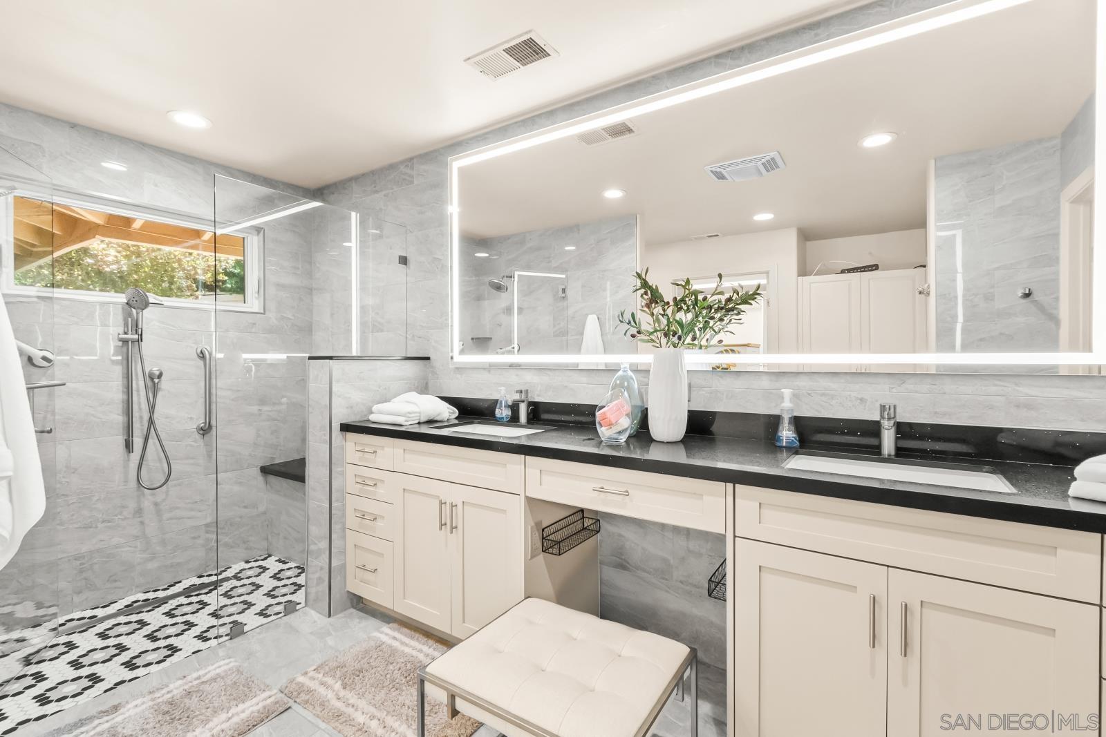 Detail Gallery Image 23 of 29 For 5979  via Zurita, La Jolla,  CA 92037 - 4 Beds | 2 Baths