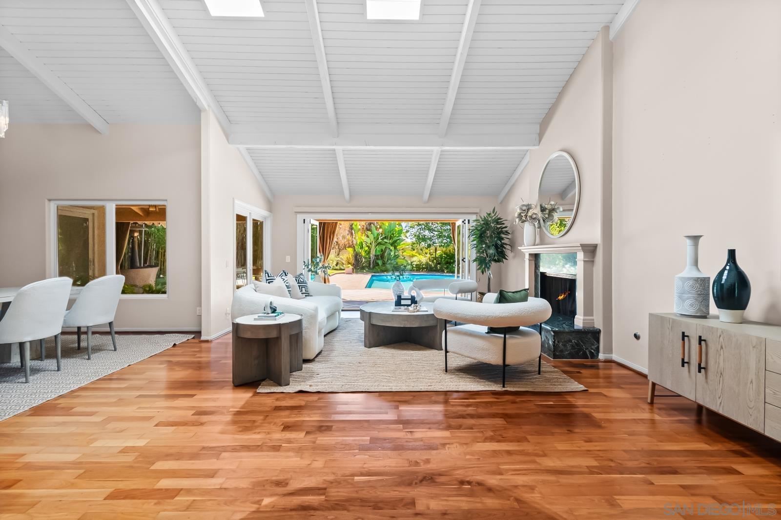 Detail Gallery Image 8 of 29 For 5979  via Zurita, La Jolla,  CA 92037 - 4 Beds | 2 Baths