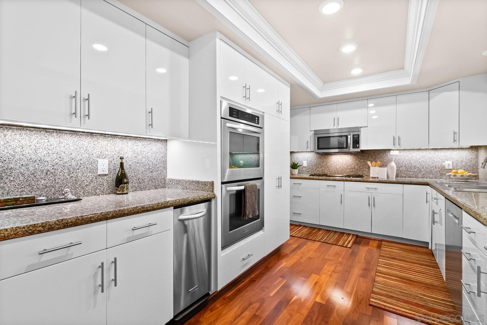 Detail Gallery Image 10 of 29 For 5979  via Zurita, La Jolla,  CA 92037 - 4 Beds | 2 Baths