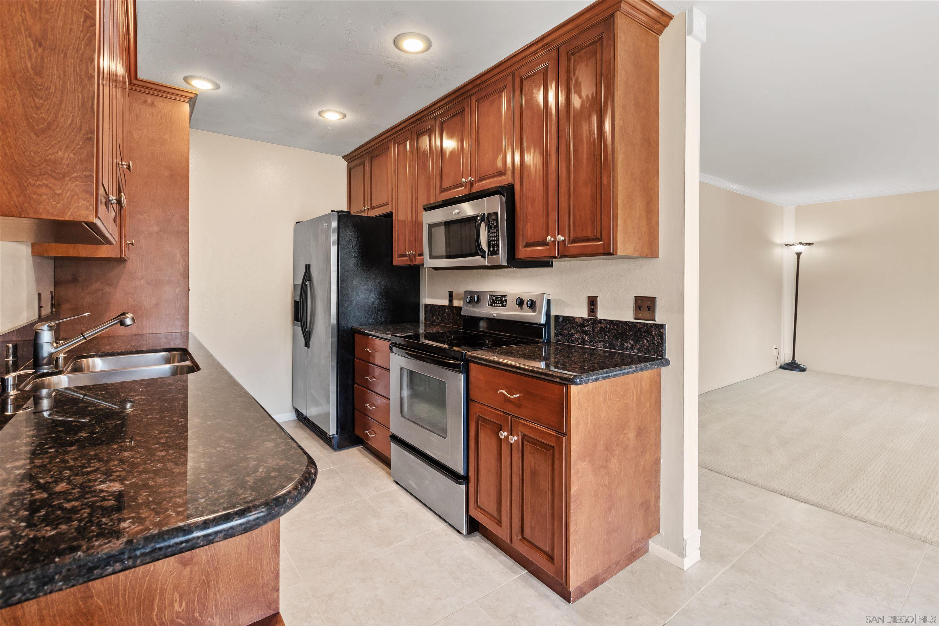 Detail Gallery Image 9 of 30 For 8561  Villa La Jolla Dr  #K,  La Jolla,  CA 92037 - 1 Beds | 1 Baths