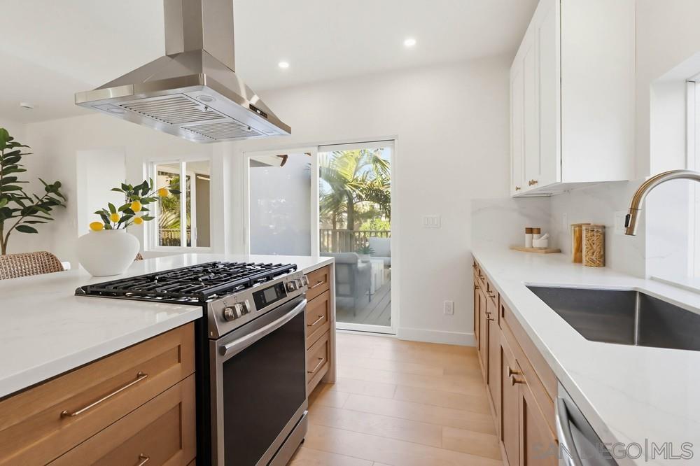 Detail Gallery Image 13 of 44 For 1056-1058  Lincoln Ave, San Diego,  CA 92103 - 4 Beds | 3 Baths