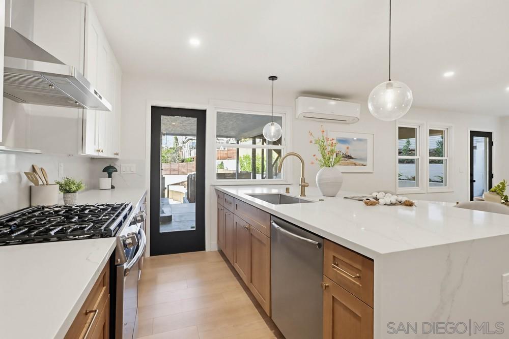 Detail Gallery Image 29 of 44 For 1056-1058  Lincoln Ave, San Diego,  CA 92103 - 4 Beds | 3 Baths