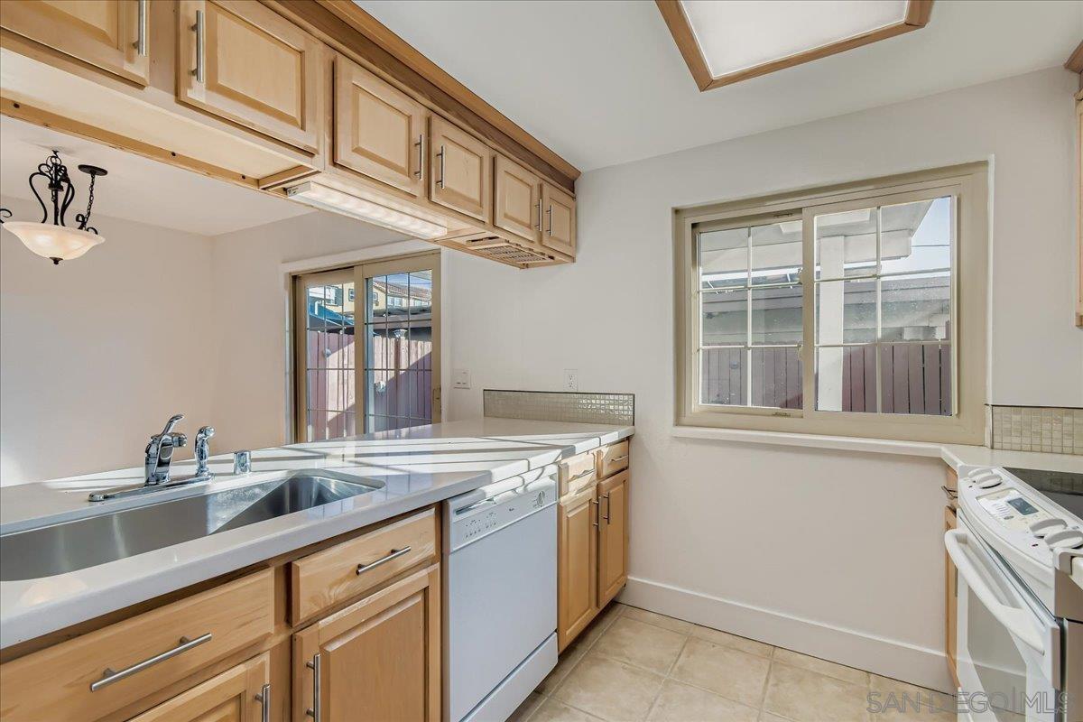 Detail Gallery Image 17 of 39 For 1158  Denver Lane  #C,  El Cajon,  CA 92021 - 3 Beds | 2/1 Baths