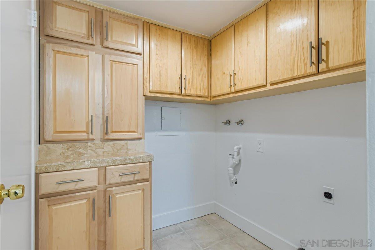 Detail Gallery Image 19 of 39 For 1158  Denver Lane  #C,  El Cajon,  CA 92021 - 3 Beds | 2/1 Baths