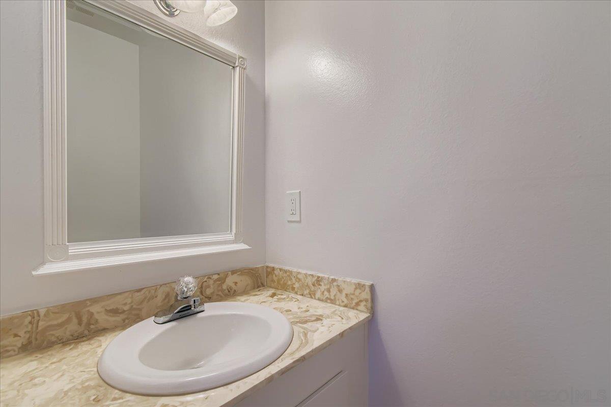 Detail Gallery Image 20 of 39 For 1158  Denver Lane  #C,  El Cajon,  CA 92021 - 3 Beds | 2/1 Baths