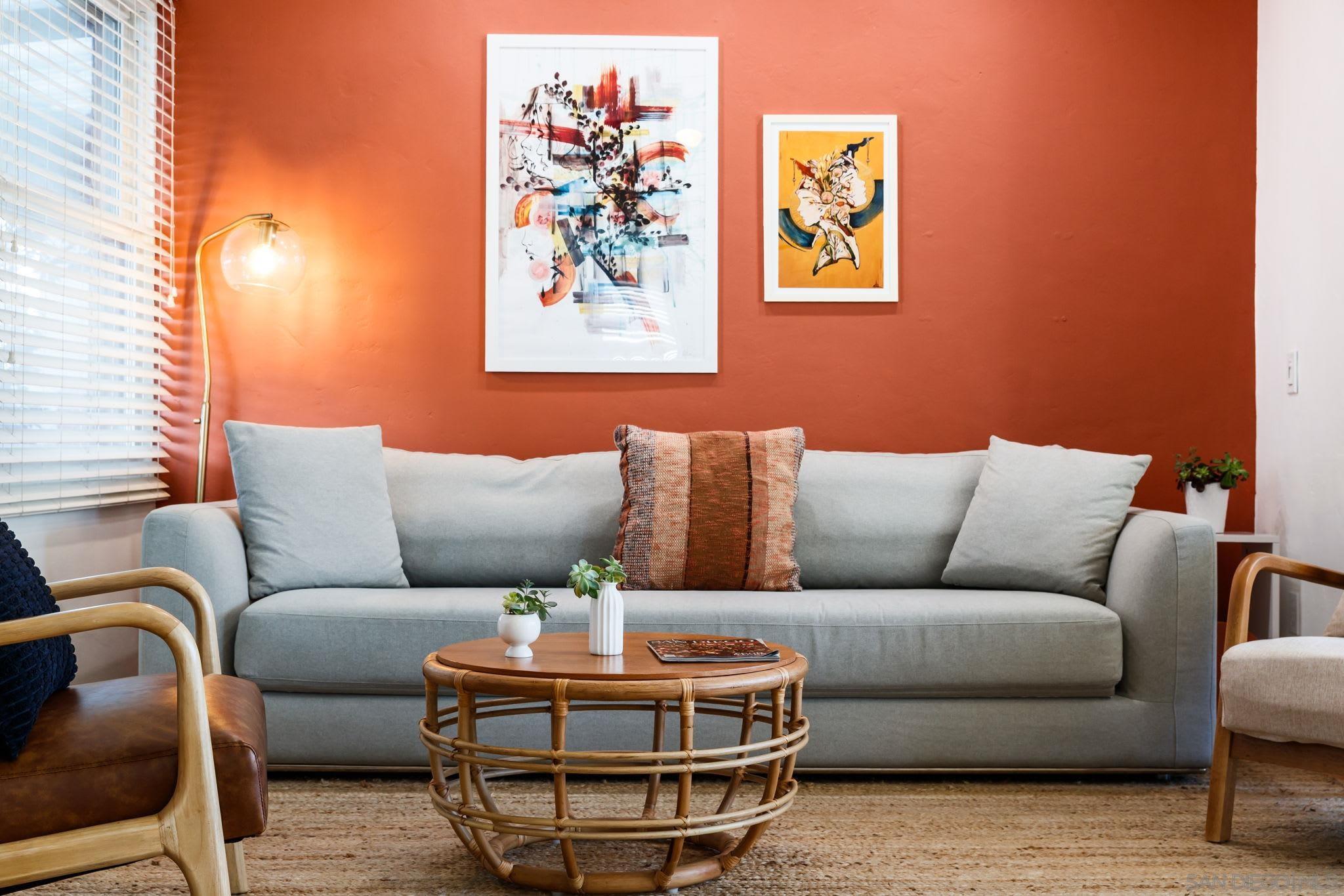 Detail Gallery Image 2 of 21 For 2154  Union St, San Diego,  CA 92101 - 2 Beds | 1 Baths