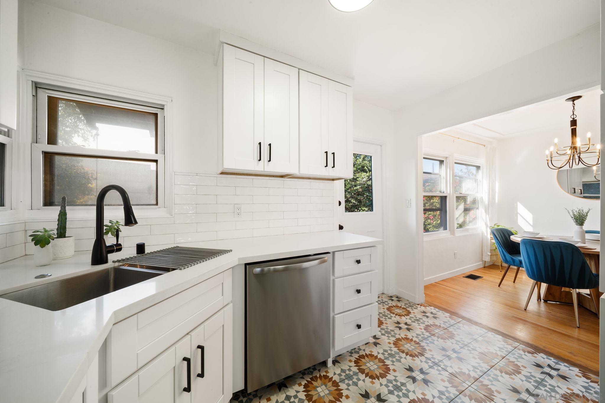 Detail Gallery Image 11 of 21 For 2154  Union St, San Diego,  CA 92101 - 2 Beds | 1 Baths