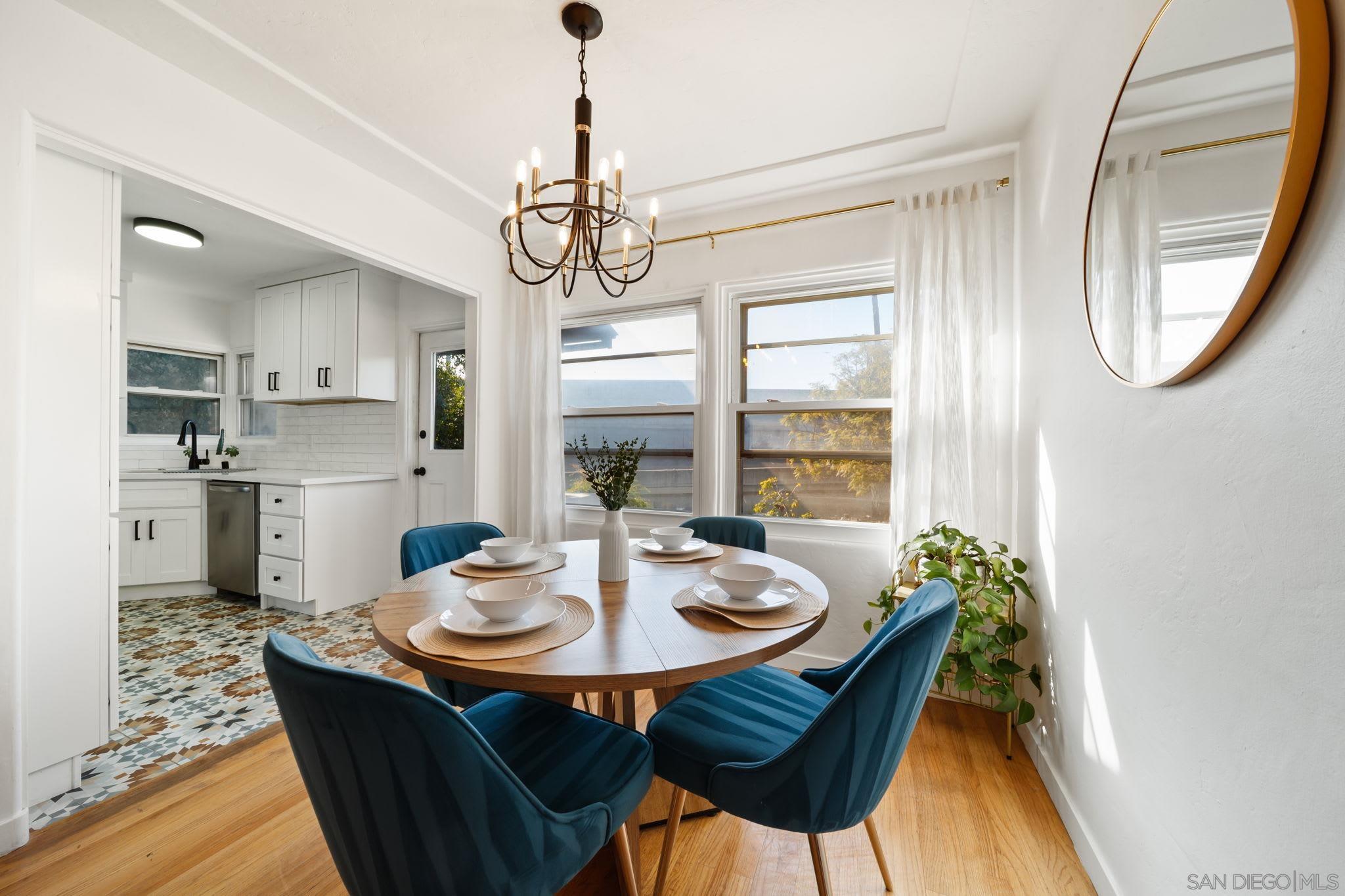 Detail Gallery Image 3 of 21 For 2154  Union St, San Diego,  CA 92101 - 2 Beds | 1 Baths