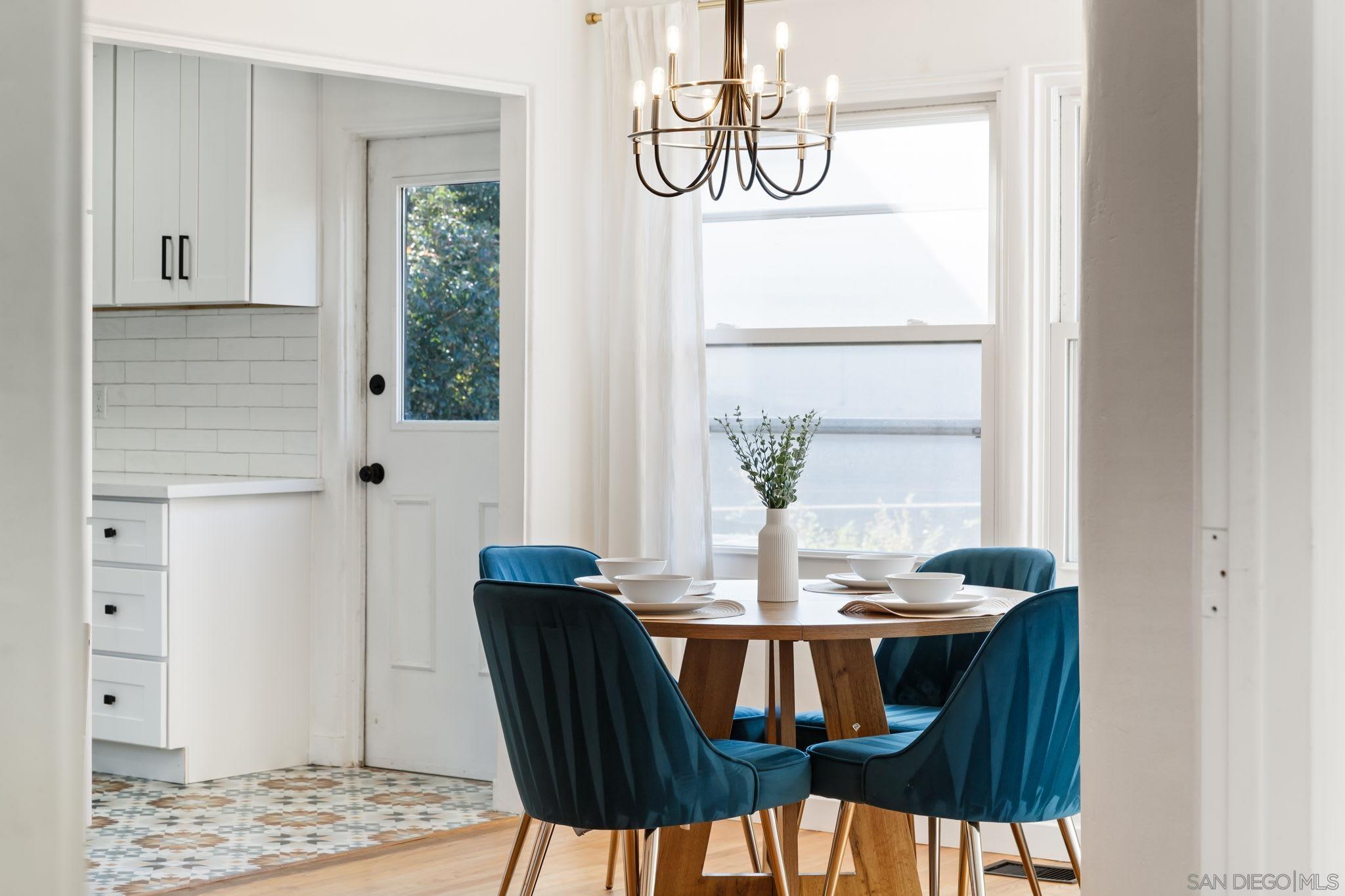 Detail Gallery Image 7 of 21 For 2154  Union St, San Diego,  CA 92101 - 2 Beds | 1 Baths